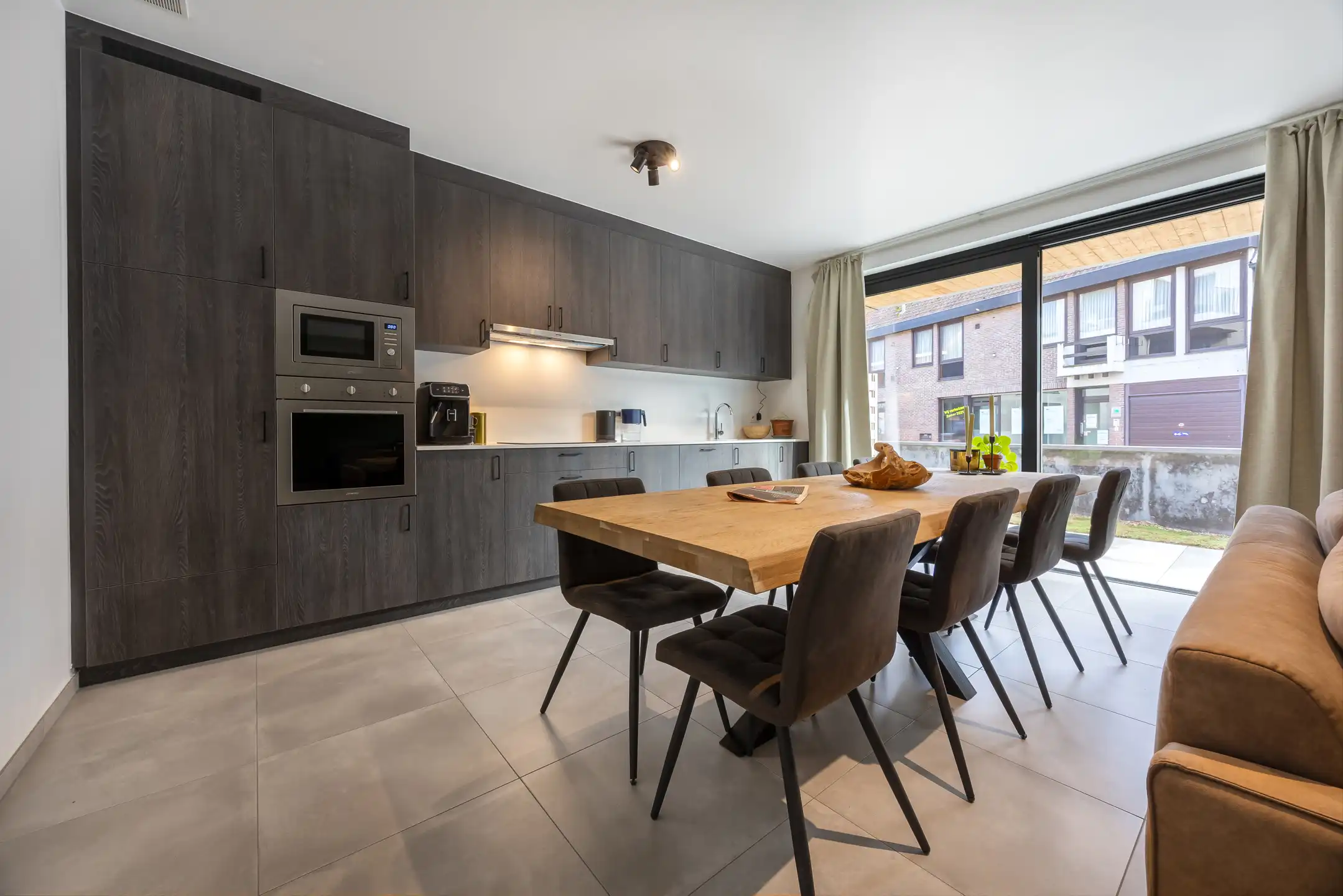 Modern en lichtrijk appartement te koop in hartje zandhoven foto 2