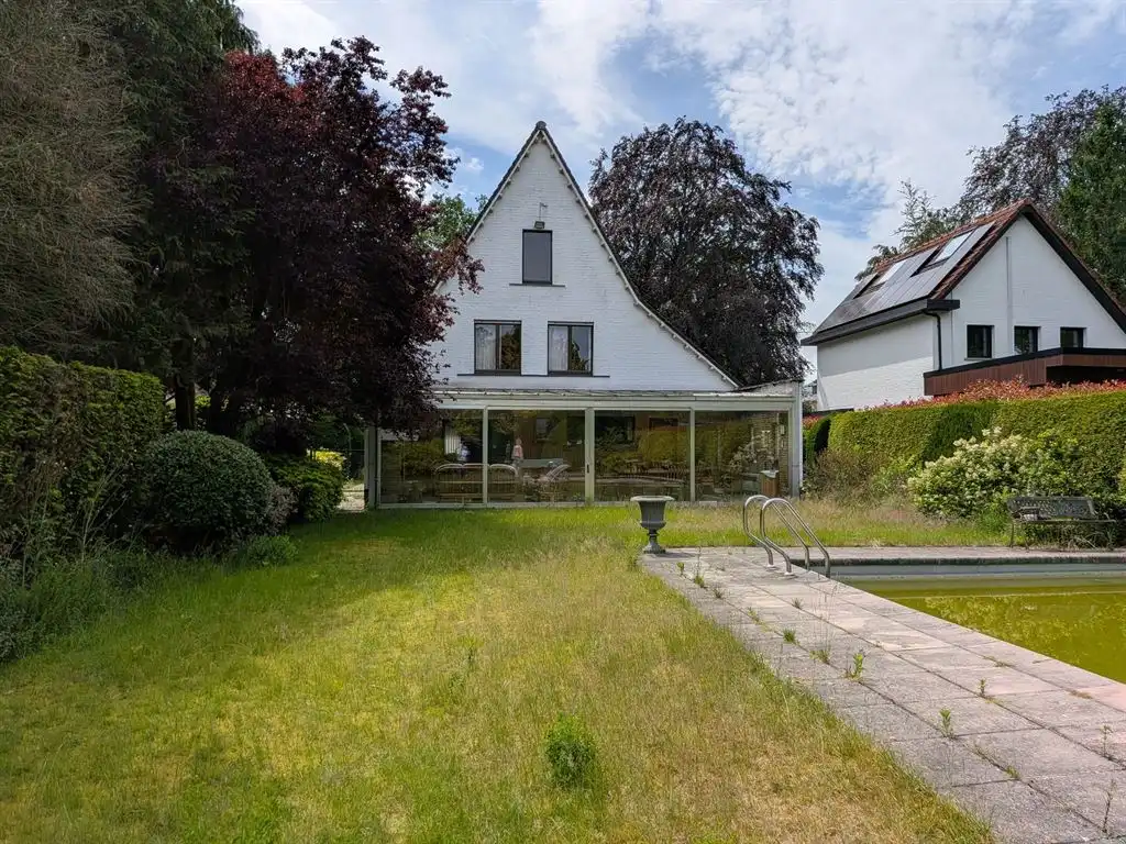 Te renoveren charmante villa met zwembad foto 19