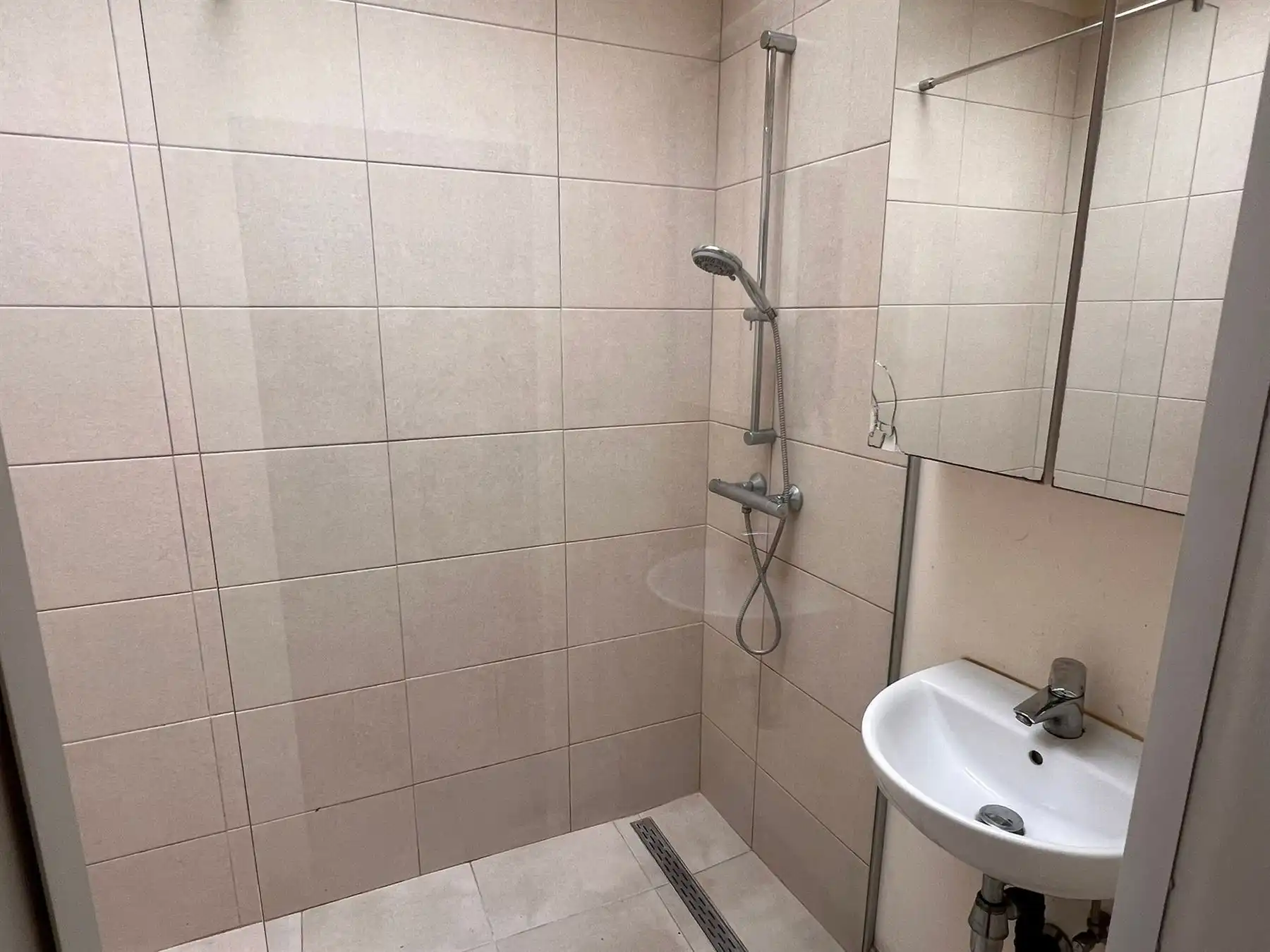 Ruime woning met 5 slaapkamers foto 5