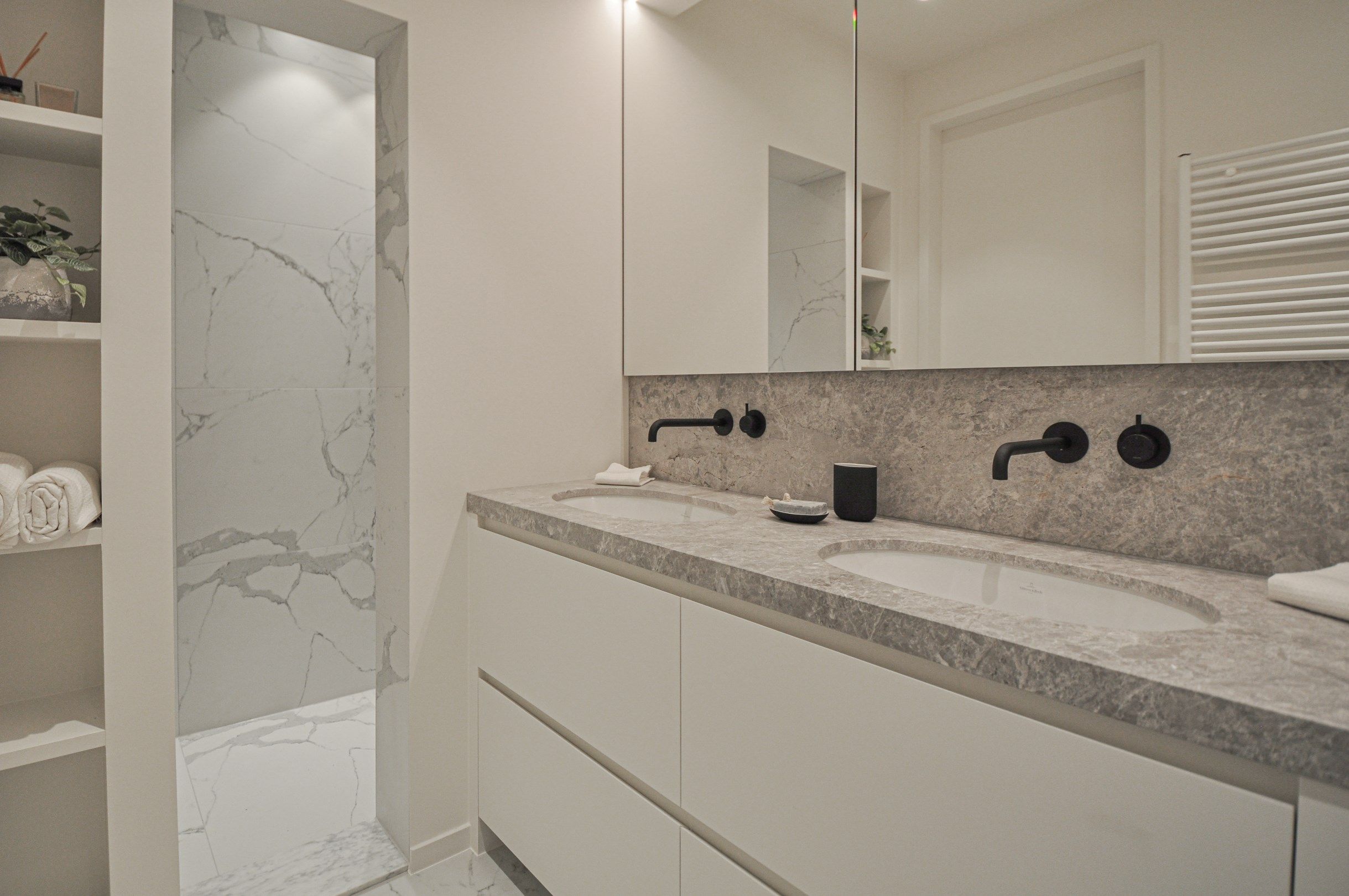 Volledig gerenoveerd appartement met een mooi zijdelings zeezicht gelegen in het Zoute. foto 14