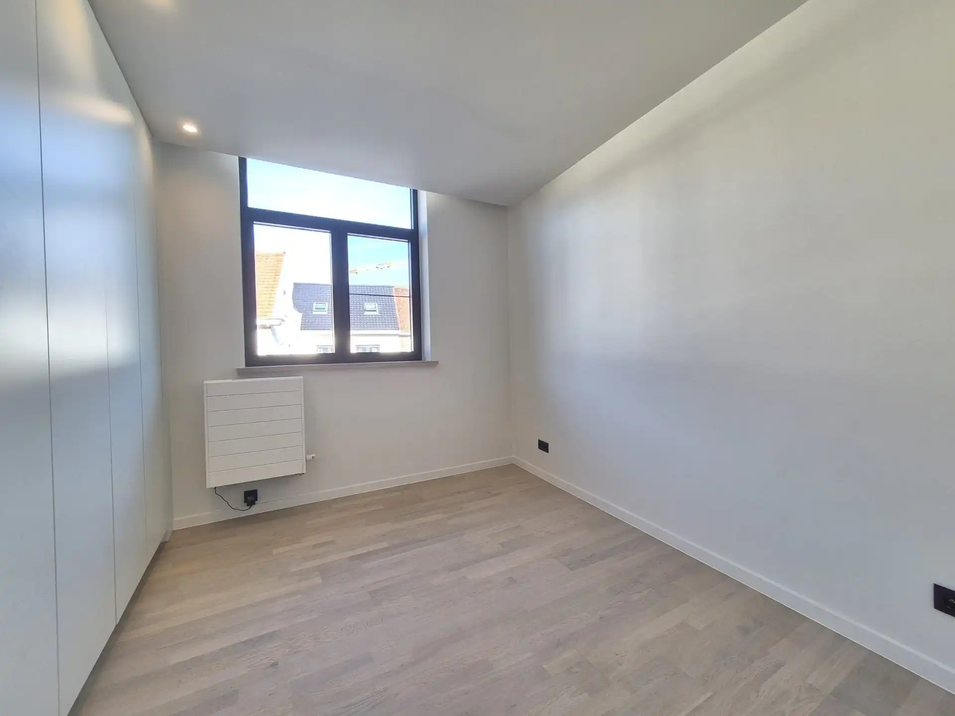 Ruime en luxueus afgewerkte duplex met 4 slaapkamers, terras en tuin. foto 15