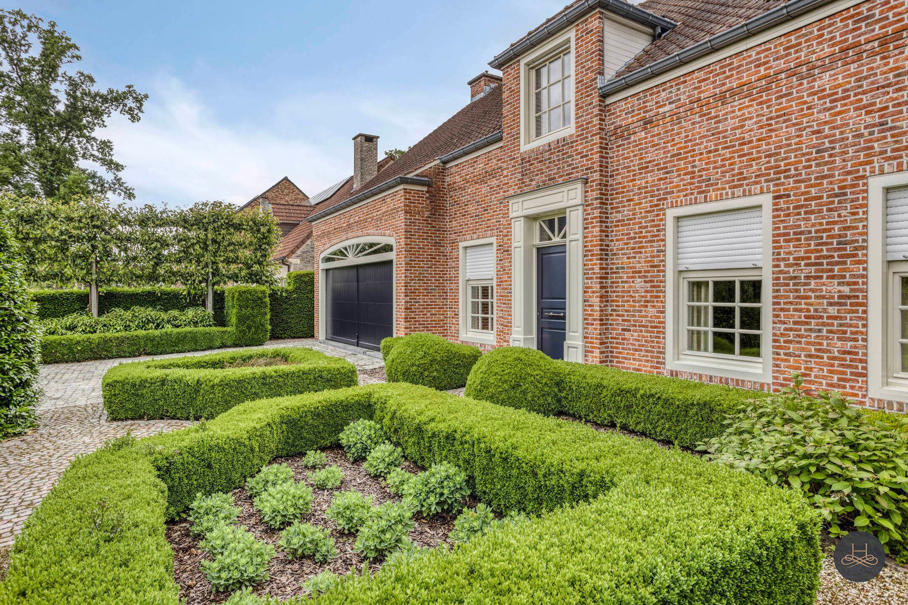Stijlvolle woning met zorgvuldig aangelegde tuin foto 4