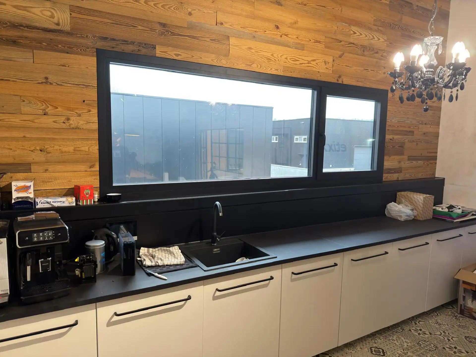 KMO-Unit te huur in Genk van 195m² + kantoren-sanitair-airco foto 7