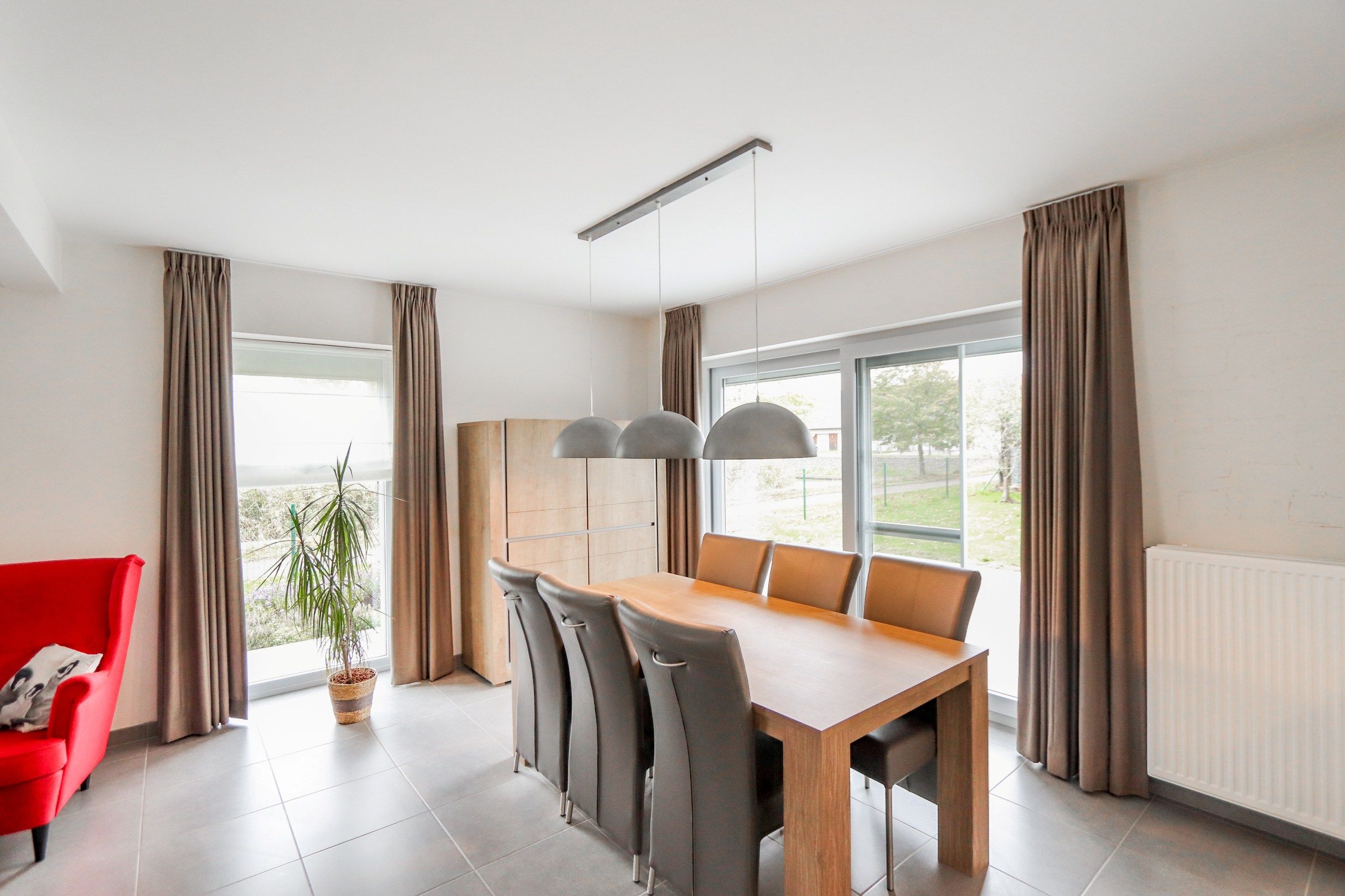 RECENTE GEZINSWONING MET TUIN EN GARAGE foto 7