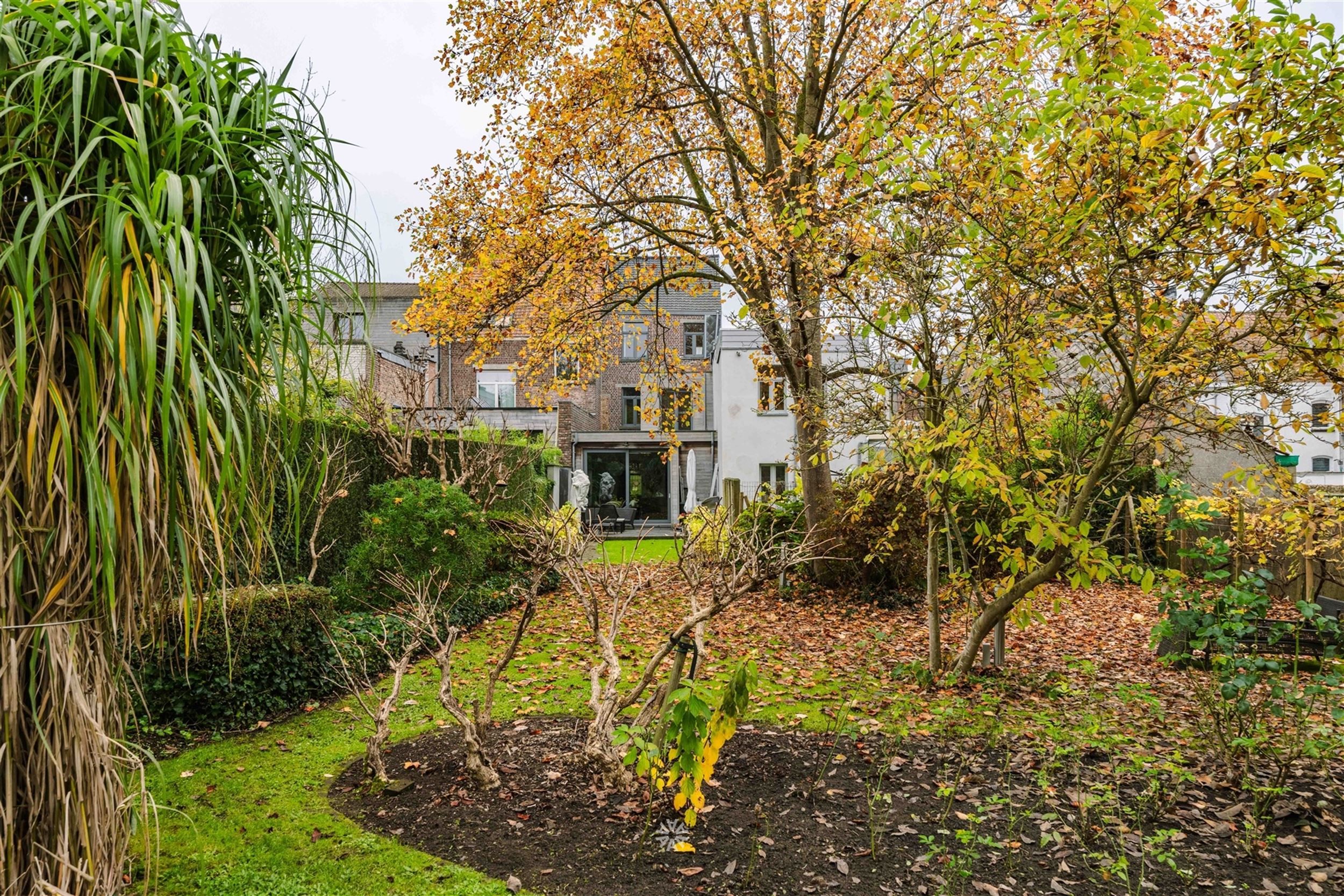 Klassevolle herenwoning met moderne aanbouw in hartje Ronse foto 22