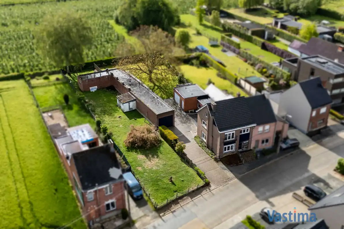 Hoofdfoto van de publicatie: Woning met opslagruimte en grond op strategische ligging