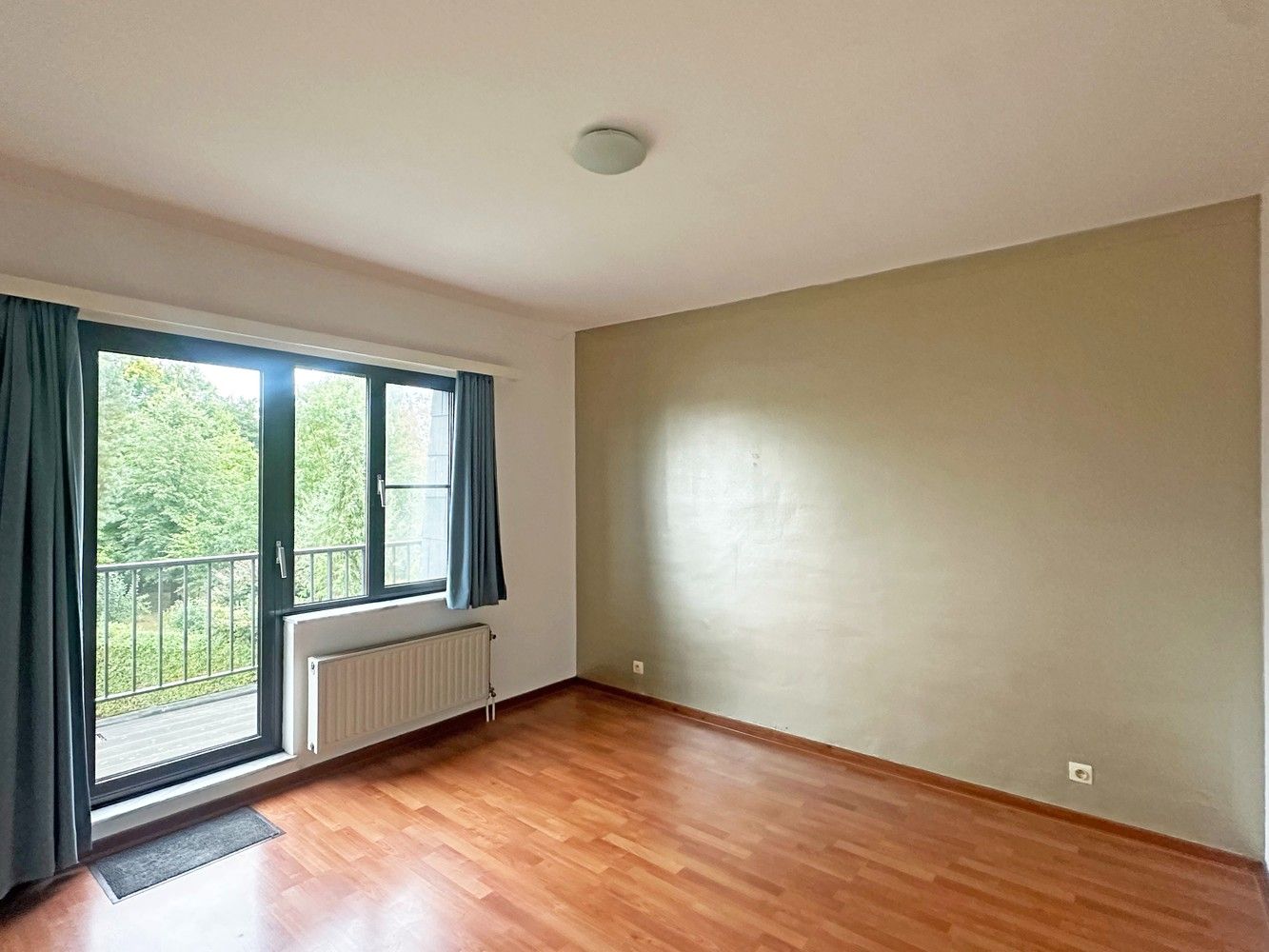 Gunstig centraal gelegen 2-slaapkamerappartement met garagebox foto 8