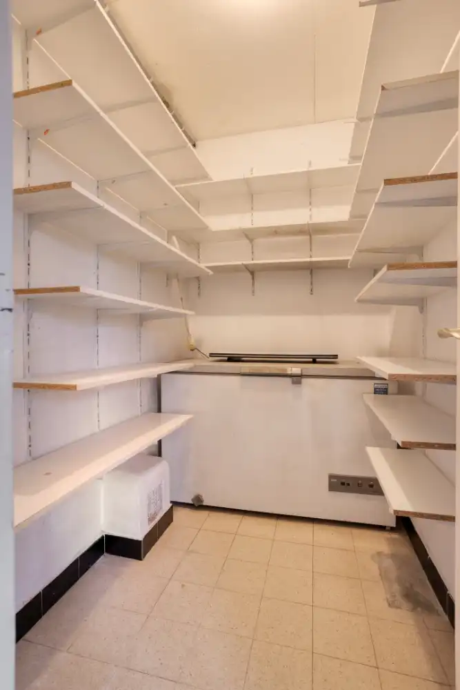 Verzorgde bungalow op topligging met 2 slaapkamers, inpandige garage en zonnige tuin foto 13