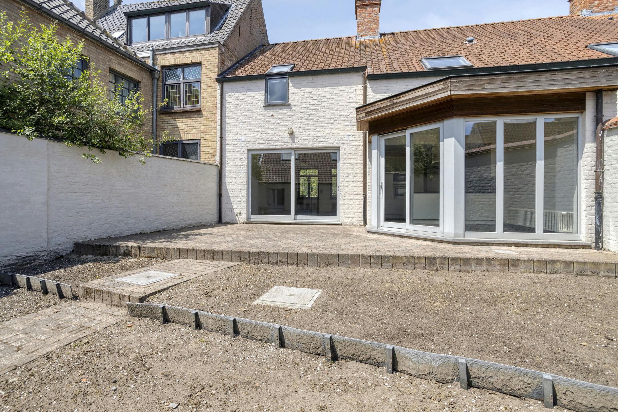 Hedendaags huis met 3 slaapkamers & garage in hartje Damme foto 6