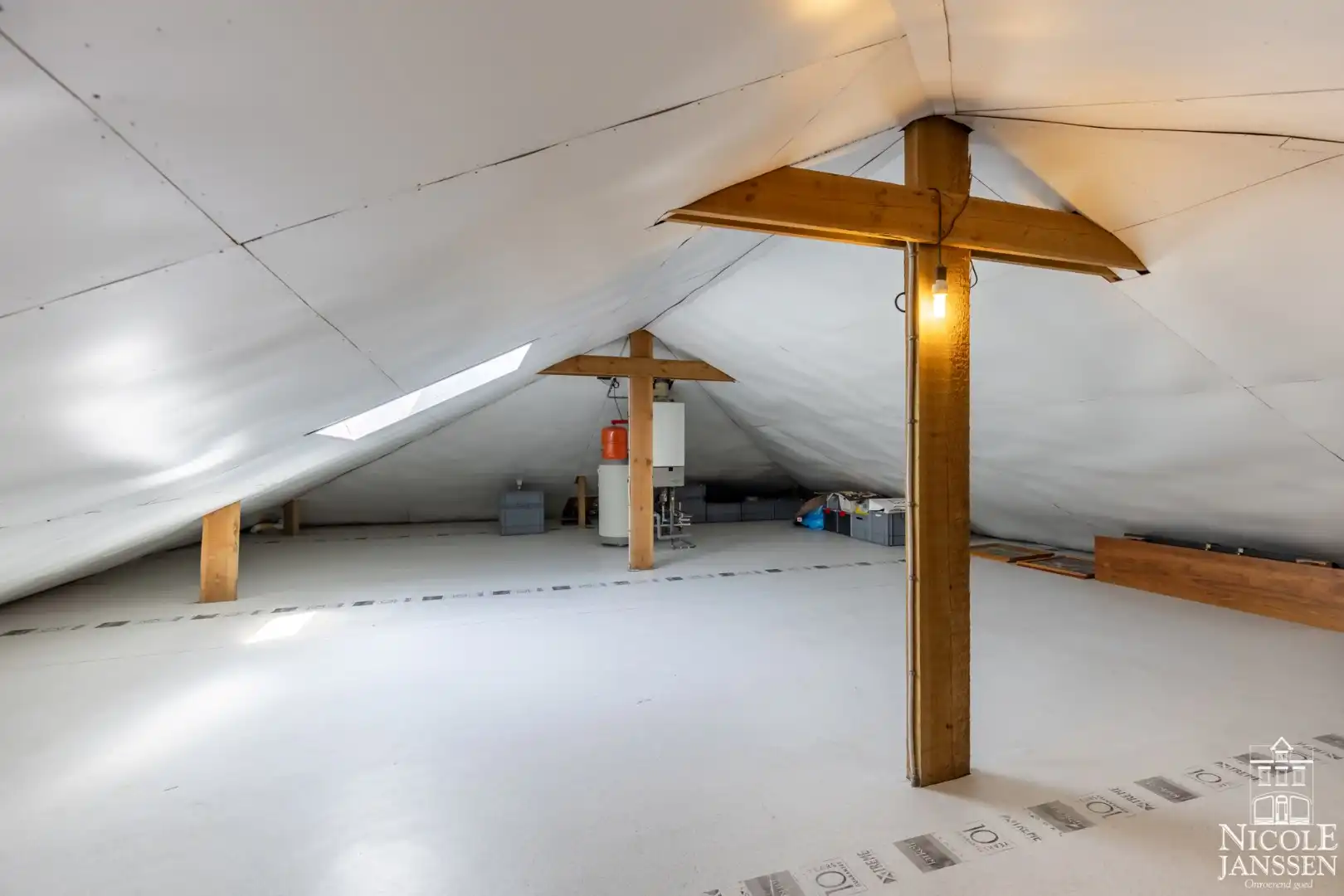 Luxueus ingerichte villa met vier slaapkamers en verzorgde tuin foto 30