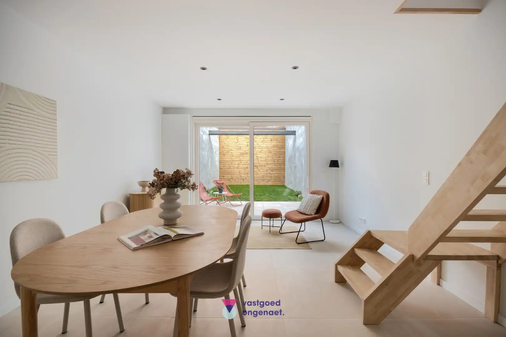 Totaalrenovatie met garage op toplocatie foto {{pictureIndex}}