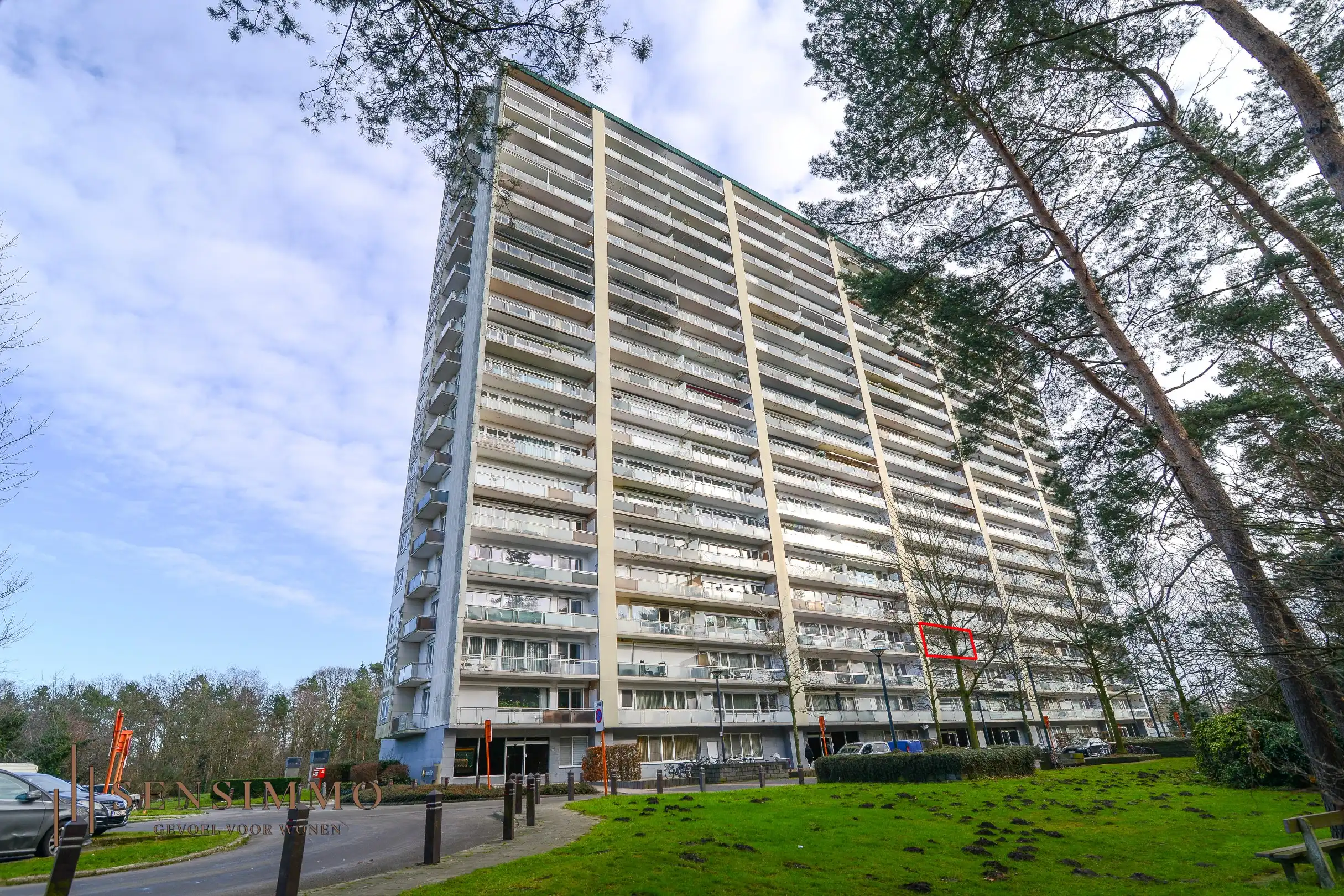 Gerenoveerd 3 slaapkamer appartement met kelderberging vlakbij Genk centrum! foto 21