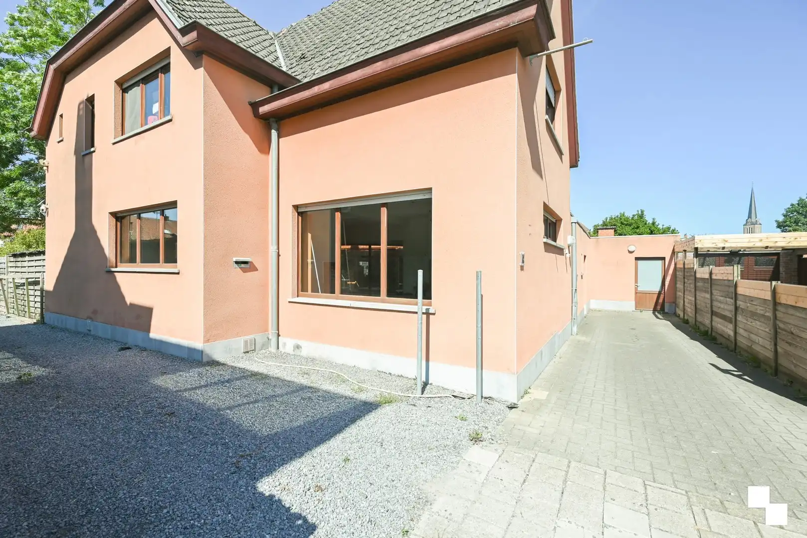 Ruime woonst met polyvalente ruimtes te Izegem foto 41