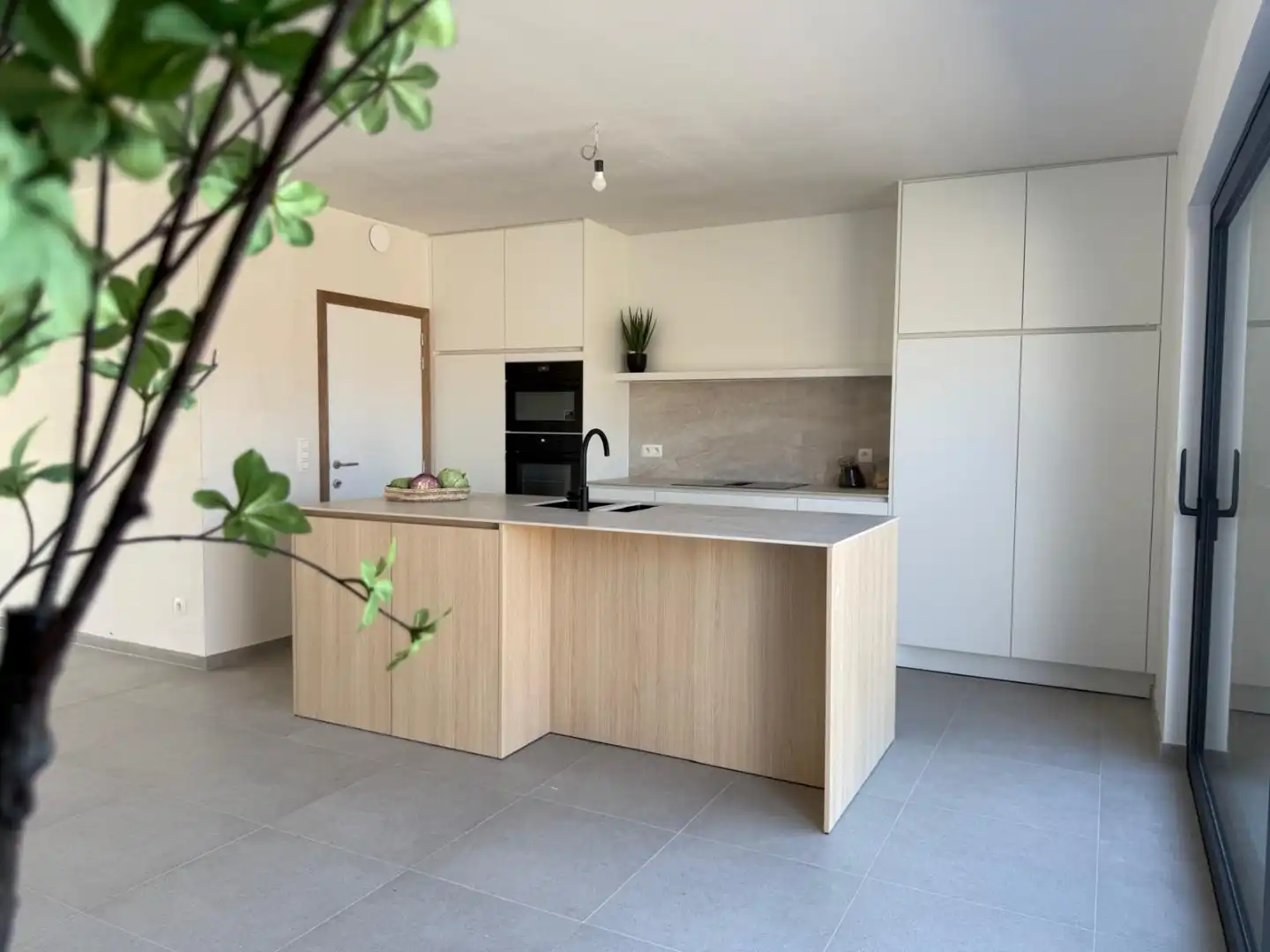 Instapklare nieuwbouwwoning in rustige recente woonwijk foto 9