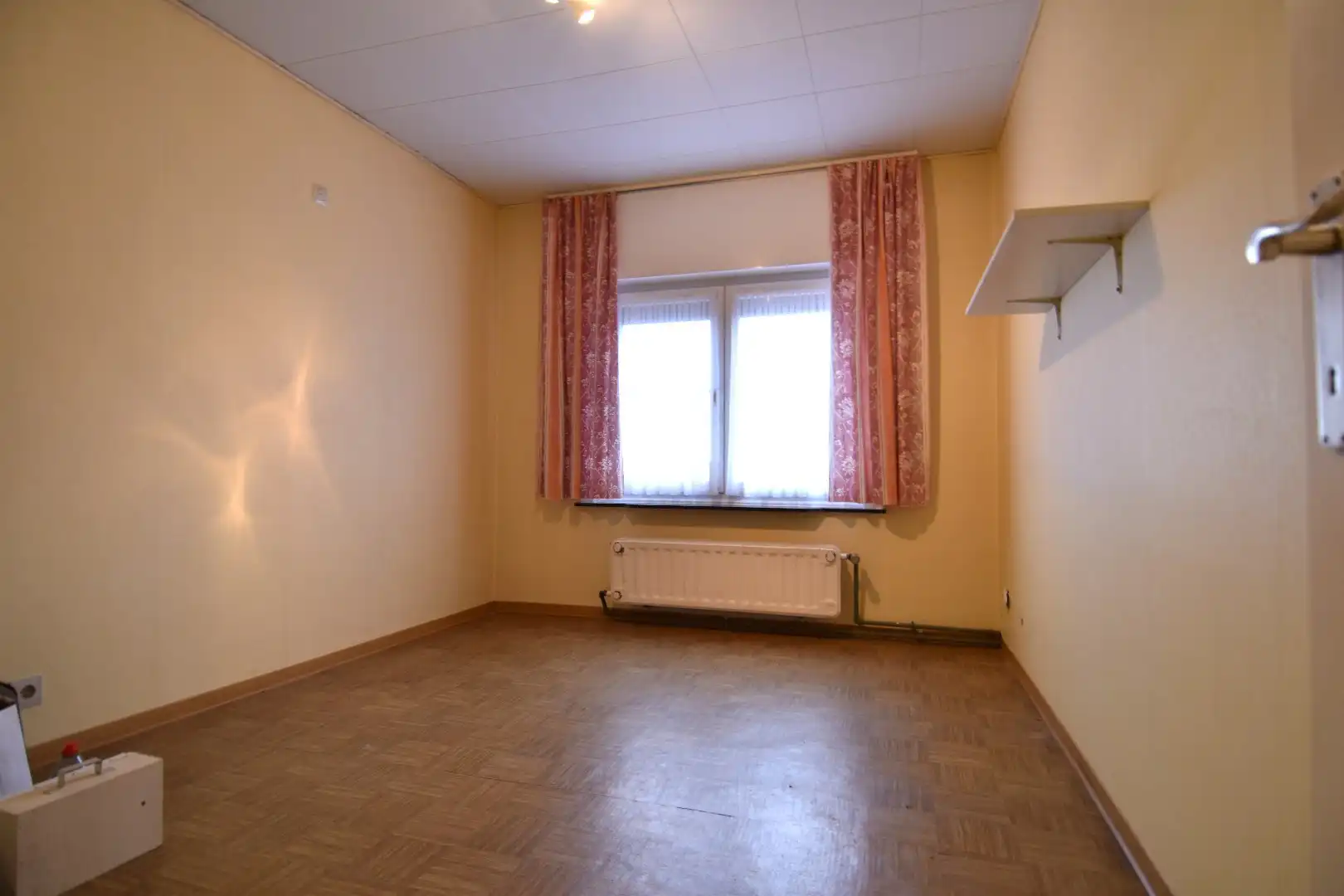 Woning op hoekperceel met 3 slaapkamers, garage en zalige tuin te koop in Gullegem foto 9