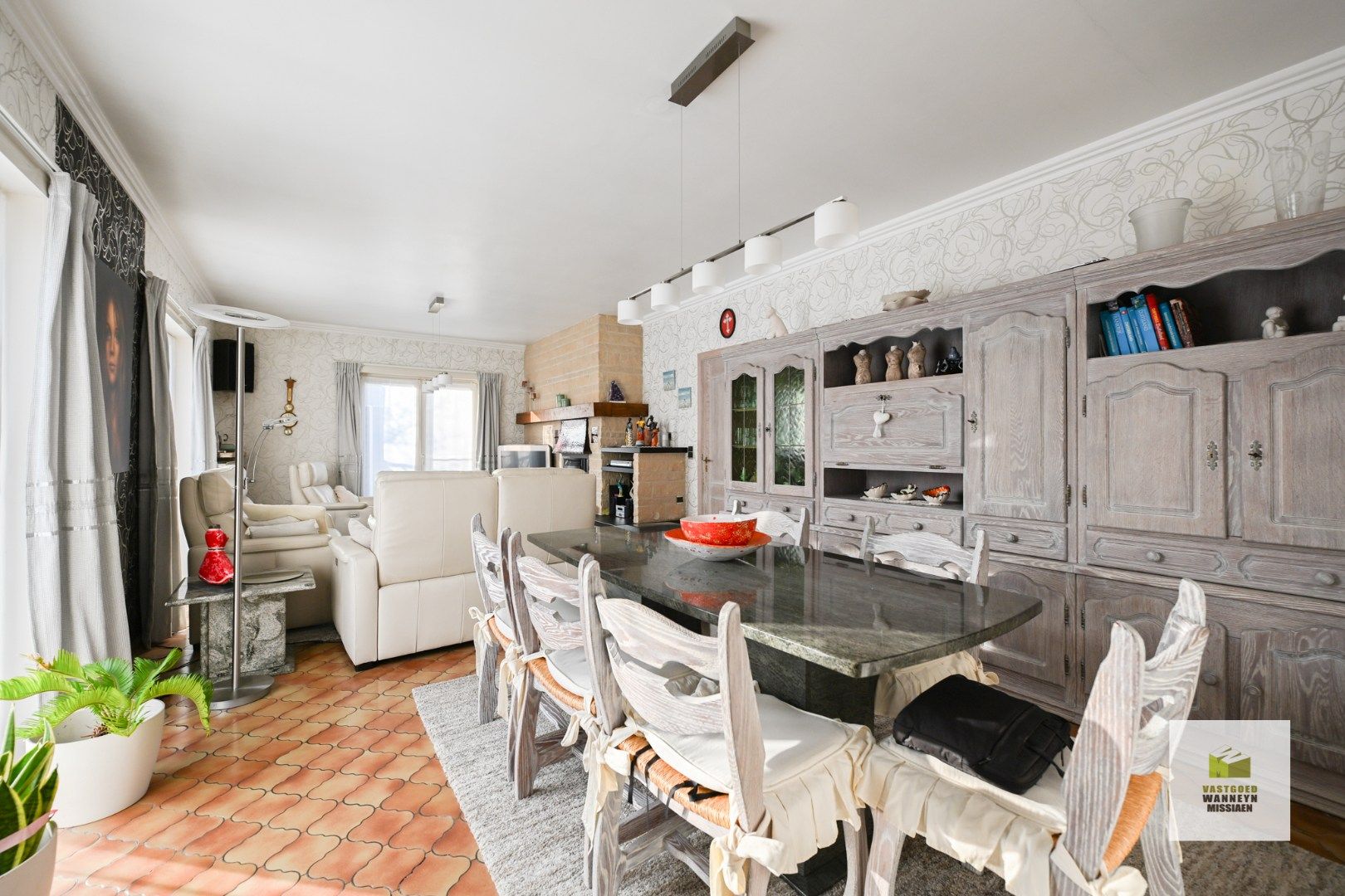 Ruime woning met 5 slaapkamers, groot bijgebouw (100m2) en landelijke vergezichten foto 4