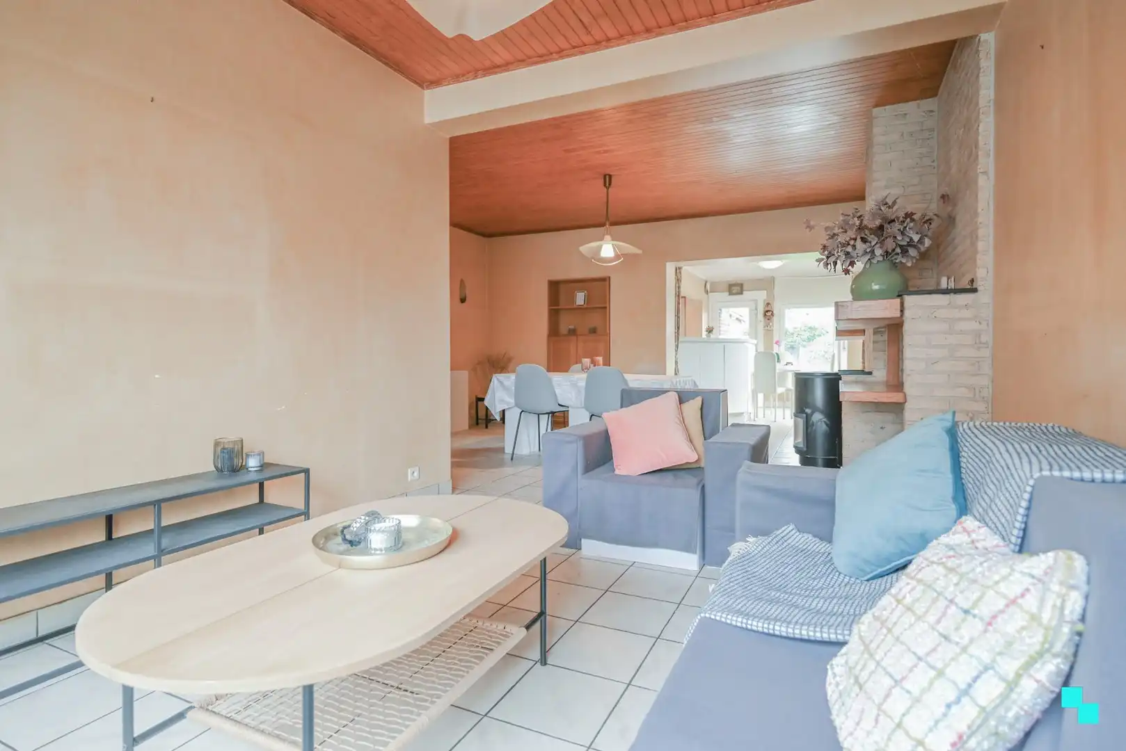 Halfopen bebouwing met garage nabij centrum Izegem foto 7