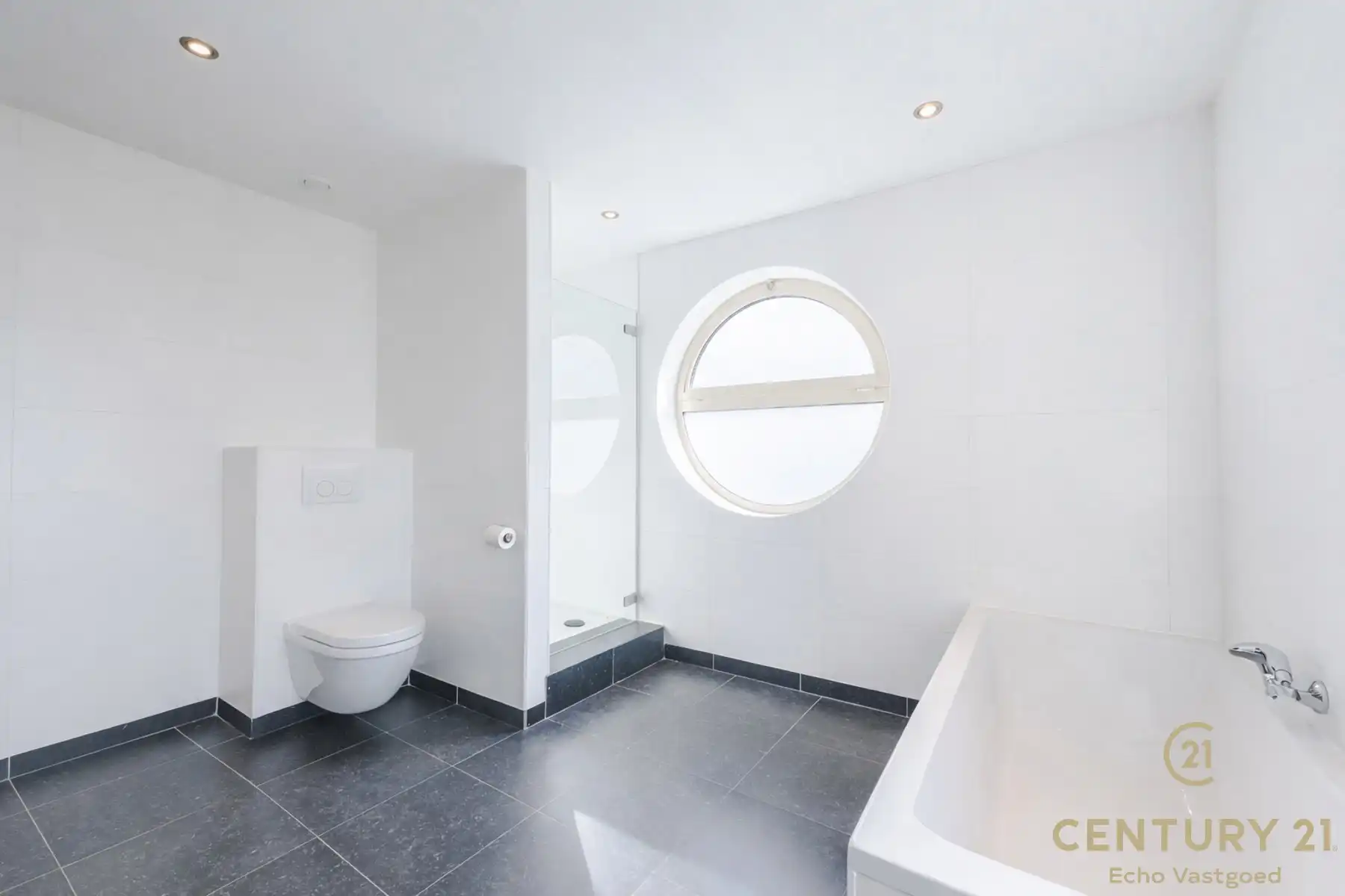 Charmante woonst met 5 slpk, tuintje, bijhuis en zwemvijver  foto 26