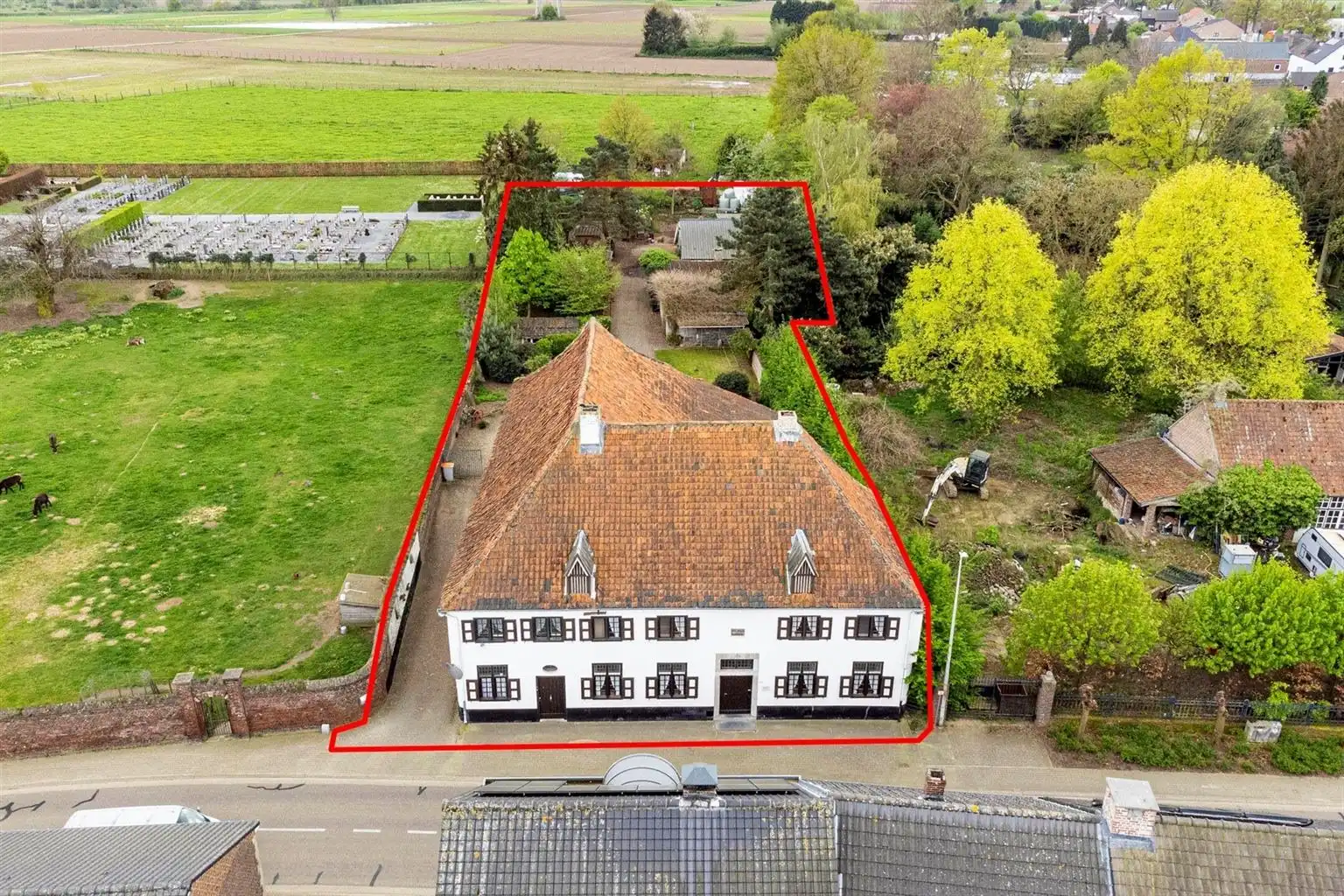 Prachtige 18e-eeuwse hoeve in Maasstijl gelegen in de dorpskern van Ophoven op een perceel van 27a50ca, genaamd "Huize Reynders".  foto 37