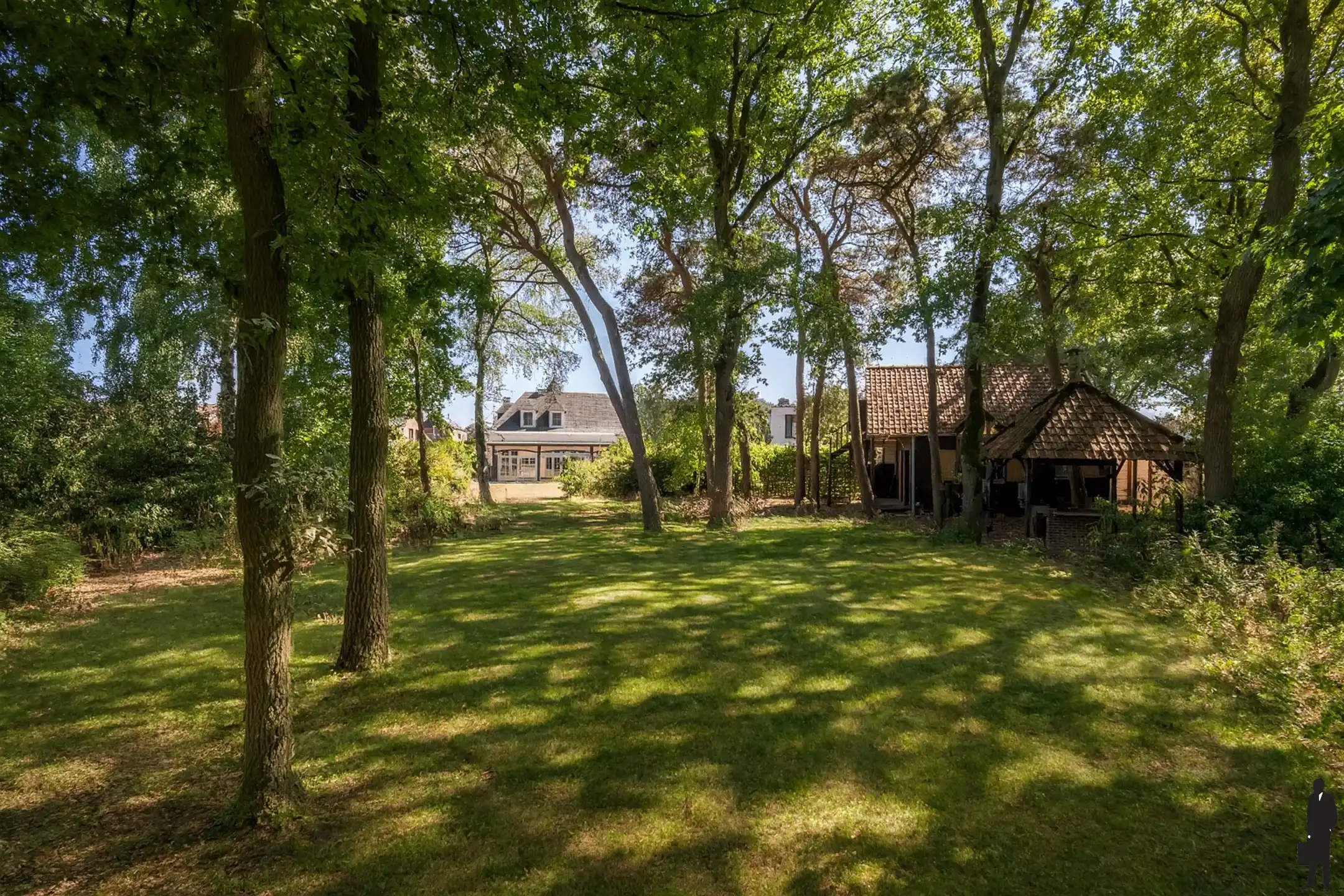 Uitzonderlijk gelegen villa nabij groen op grond van 2.785m² foto 3