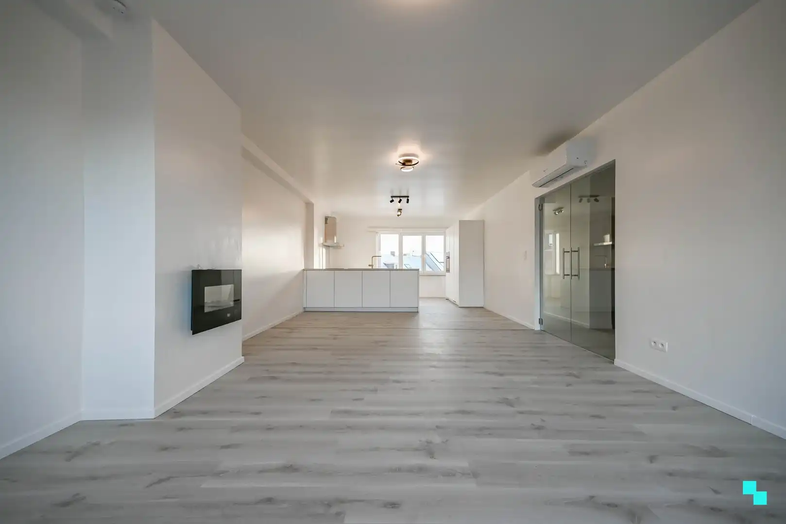 Gerenoveerd appartement met twee slaapkamers in centrum Tielt foto 3