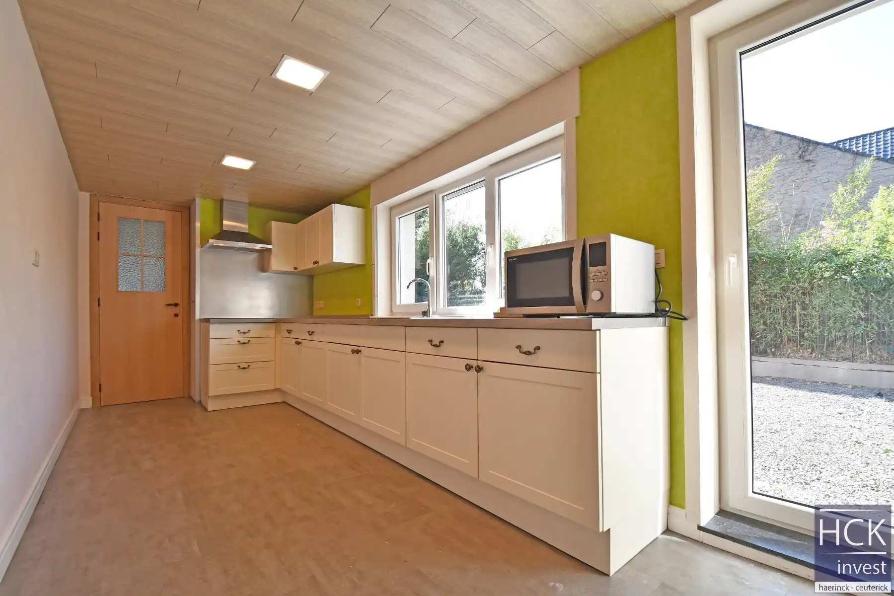 WAREGEM – Toffe gerenoveerde woning met tuin en garage vlakbij centrum foto 4