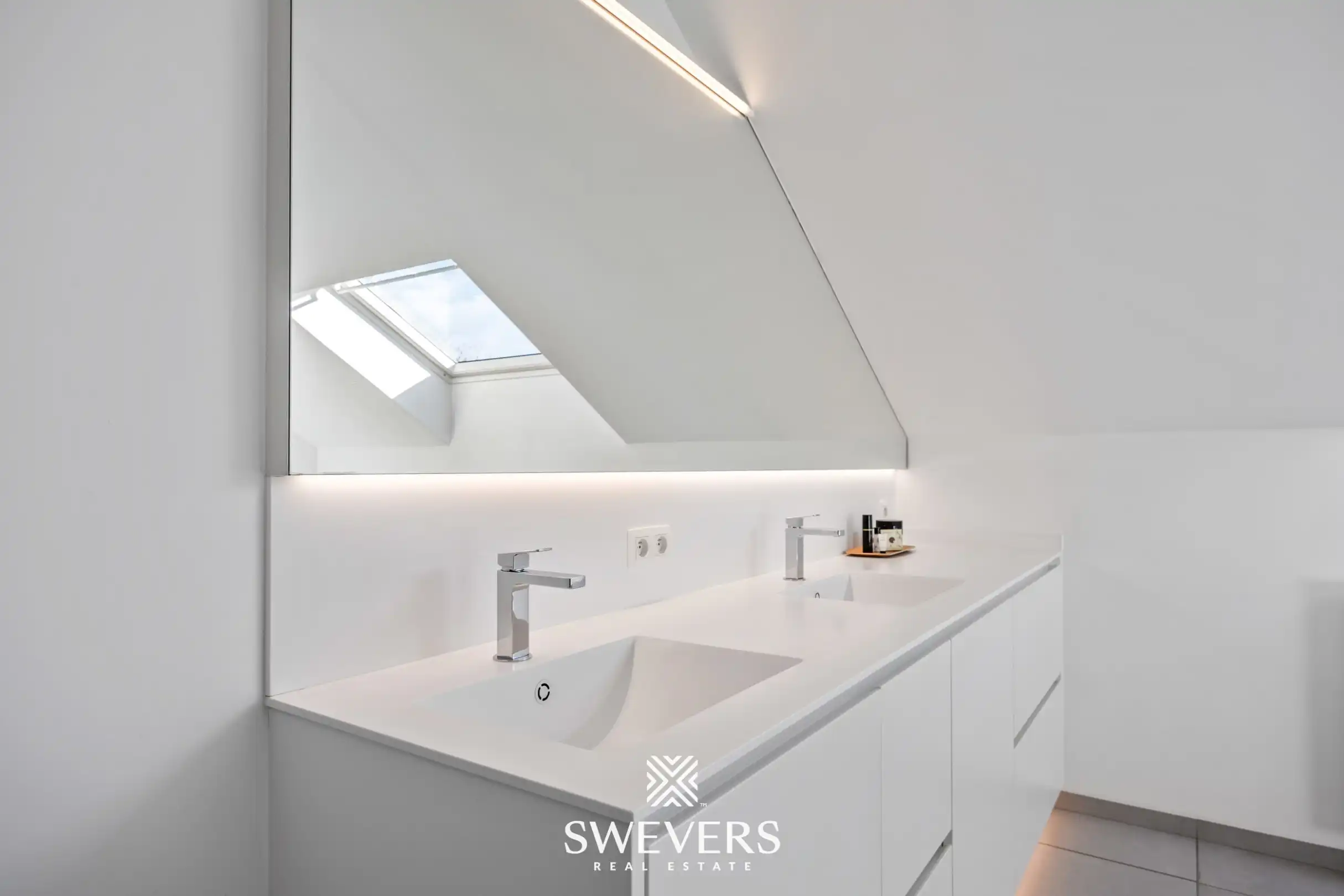 Instapklare open bebouwing met ruime tuin en prachtig uitzicht tussen de boomgaarden in Gingelom foto 24