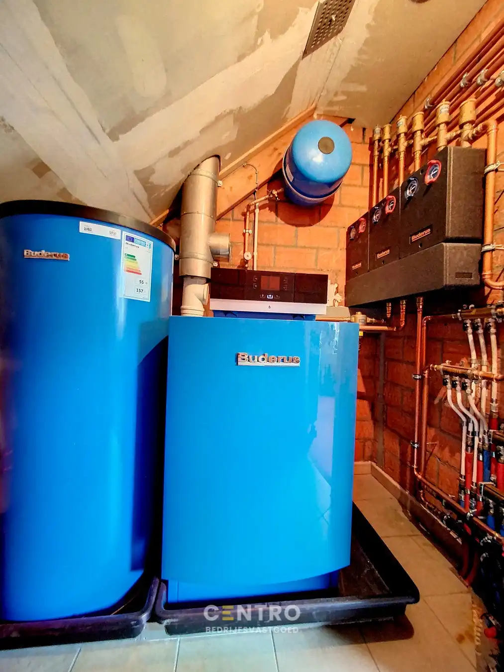 Ruim (430m²), multifunctioneel pand (bewoning, kantoor, praktijk, horeca, ...)  op ZICHTLOCATIE langs invalsweg Roeselare (vlakbij de ring R32). foto 23