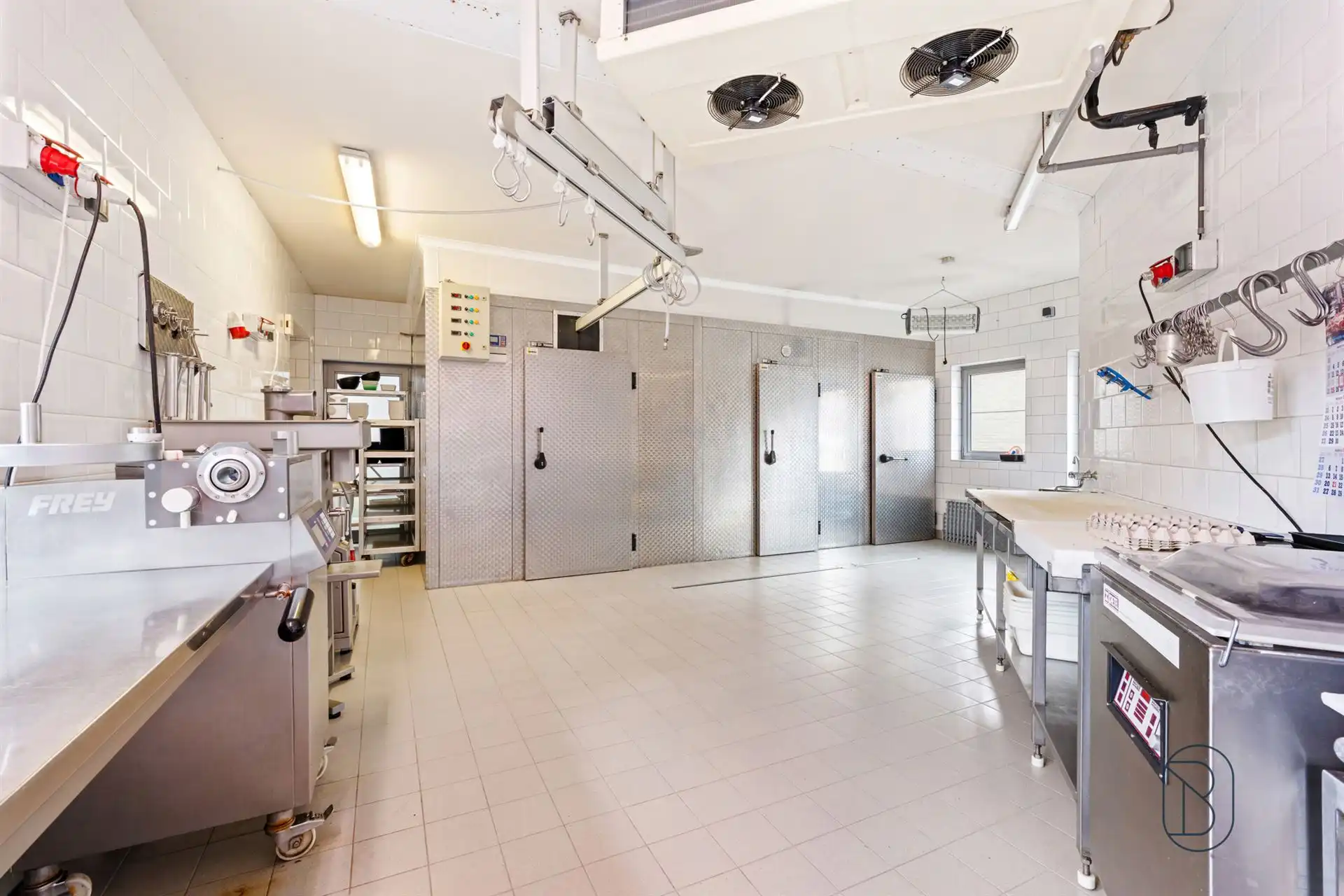Unieke combinatie van wonen en werken in Sint-Eloois-Vijve! foto 9