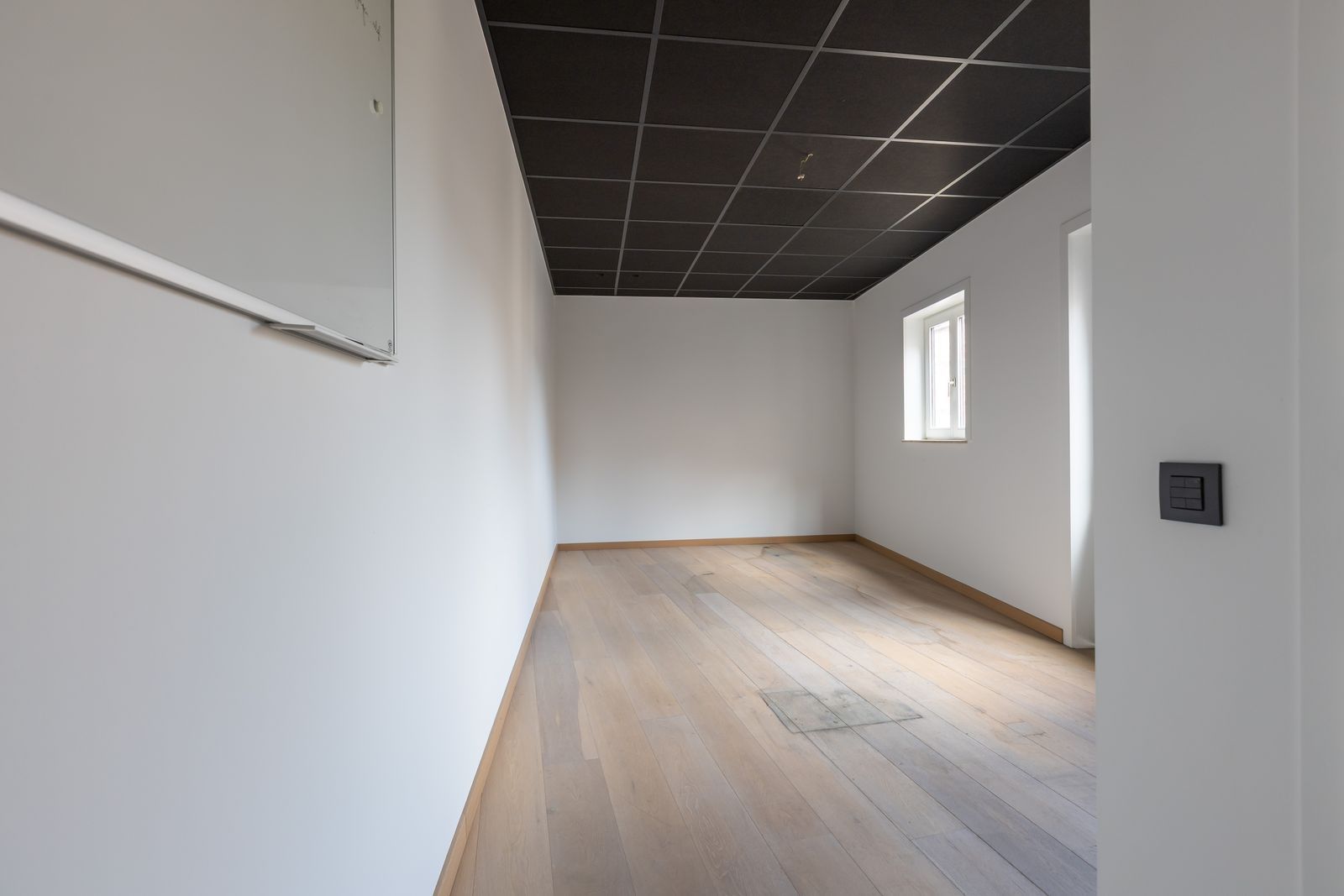 Grote eigendom met winkel, 2 appartement én prachtige loods foto 25
