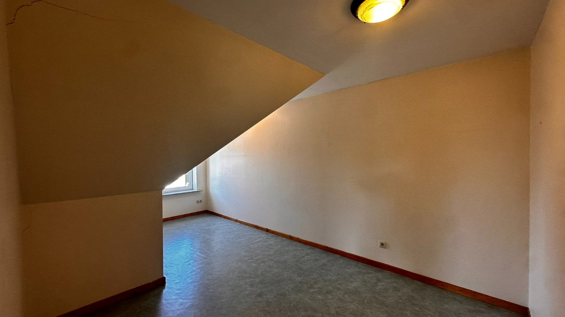 Ruime halfopen bebouwing met tuin, garage en 4 slaapkamers in Lokeren foto 4