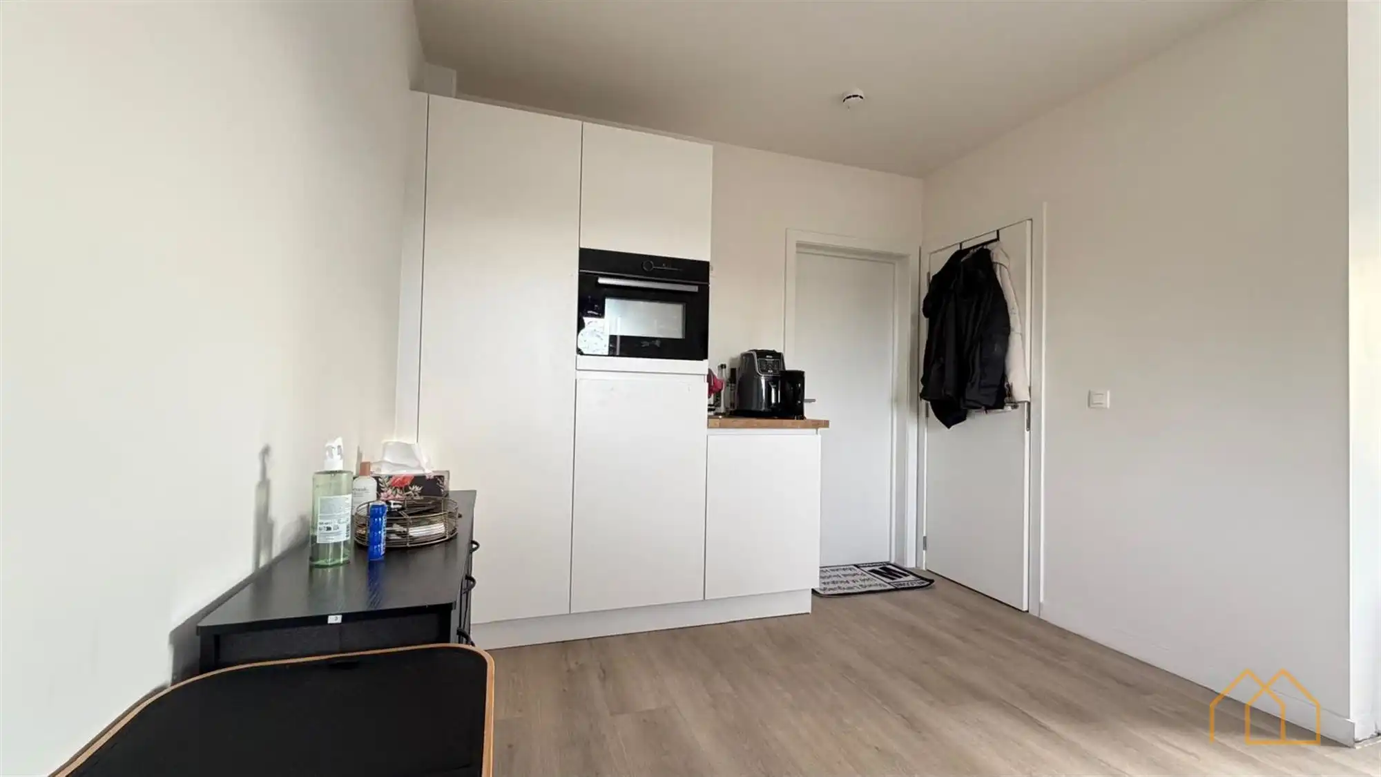 Ruime studentenflat met eigen douche en keuken foto 2