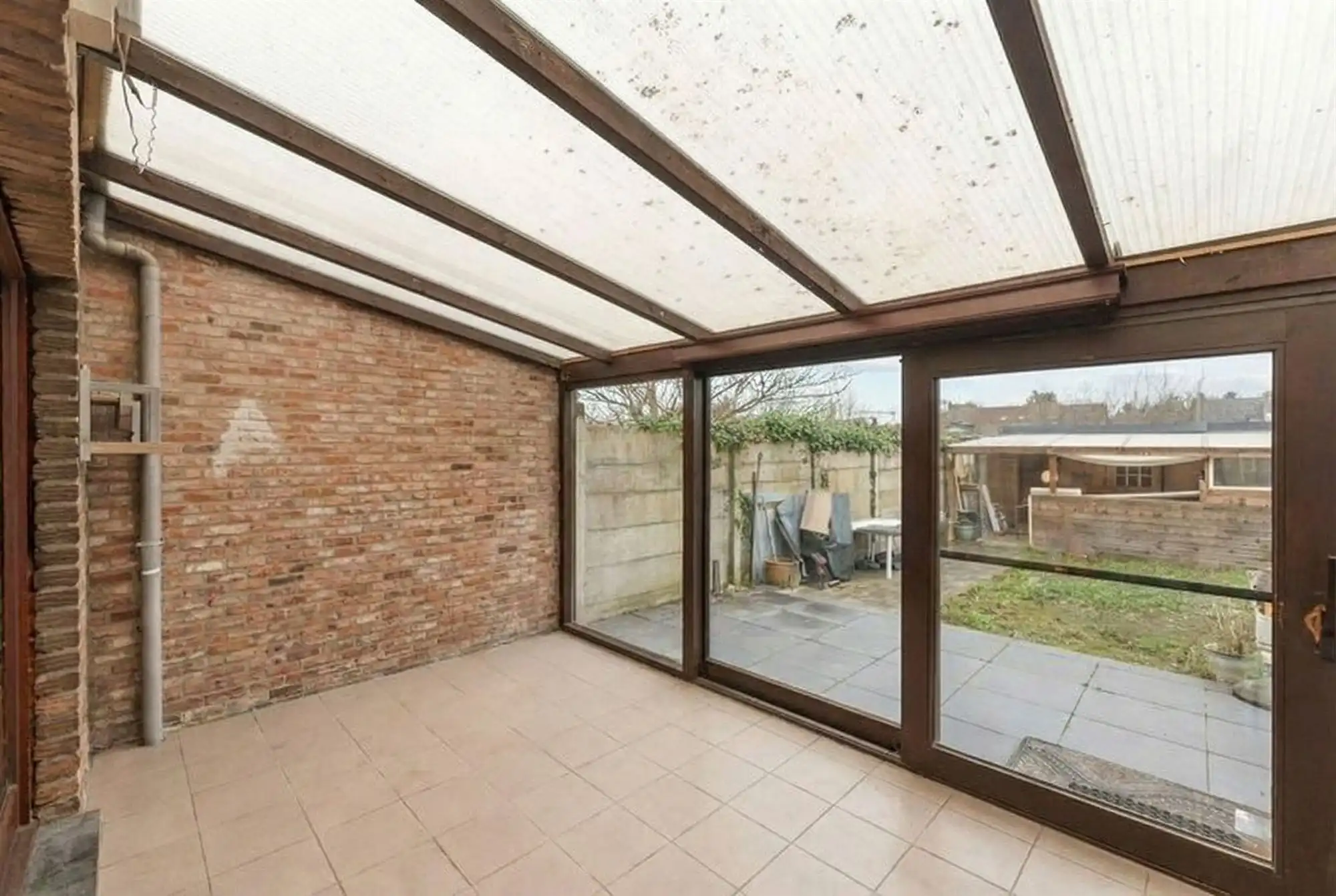 TE RENOVEREN WONING MET BOVENLIGGEND APPARTEMENT GELEGEN TE HEPPEN foto 5