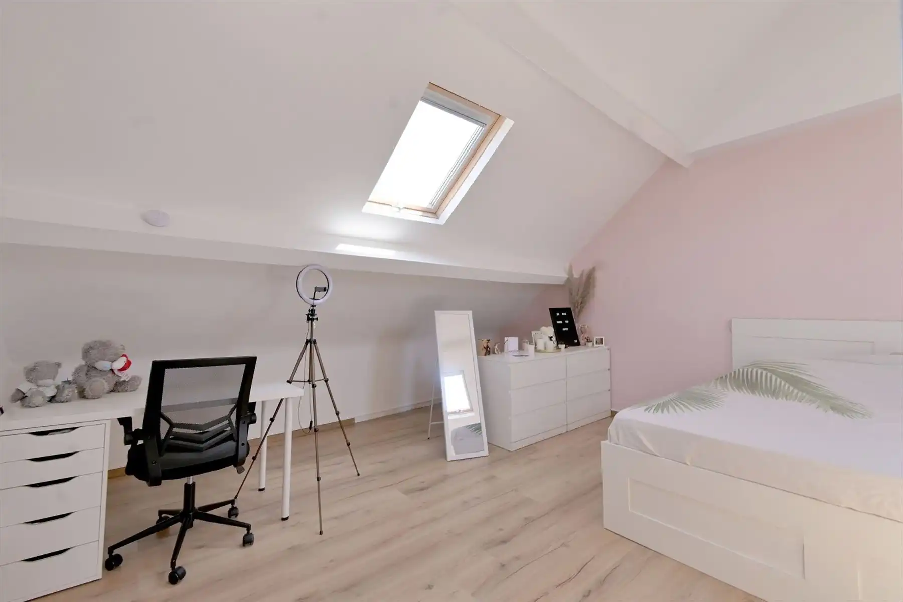 Gerenoveerde woning met 4 slpk's en gezellige zuid-tuin! foto 19