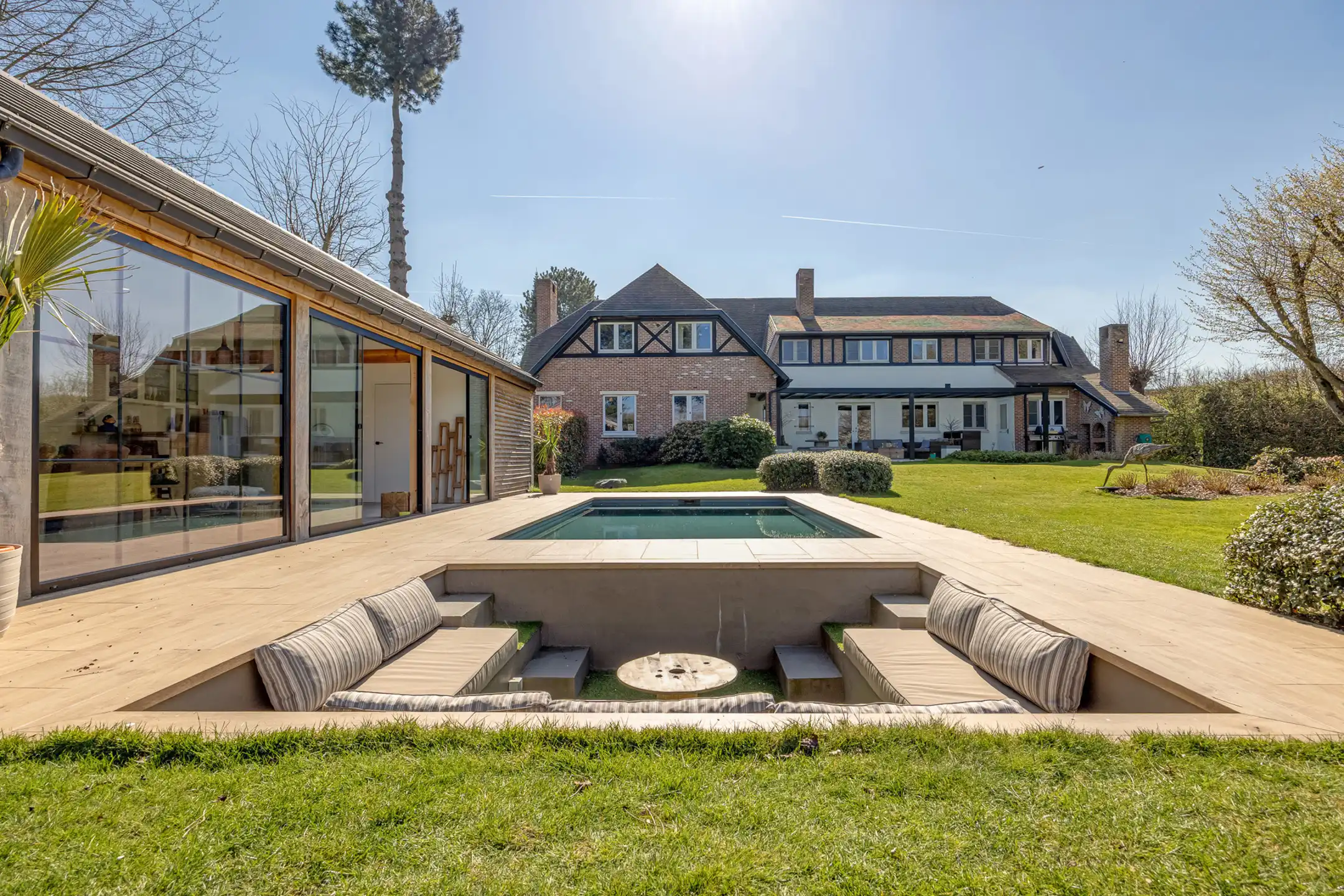 KONTICH - Exclusieve Tudor-villa met zwembad op prachtig perceel  foto 2