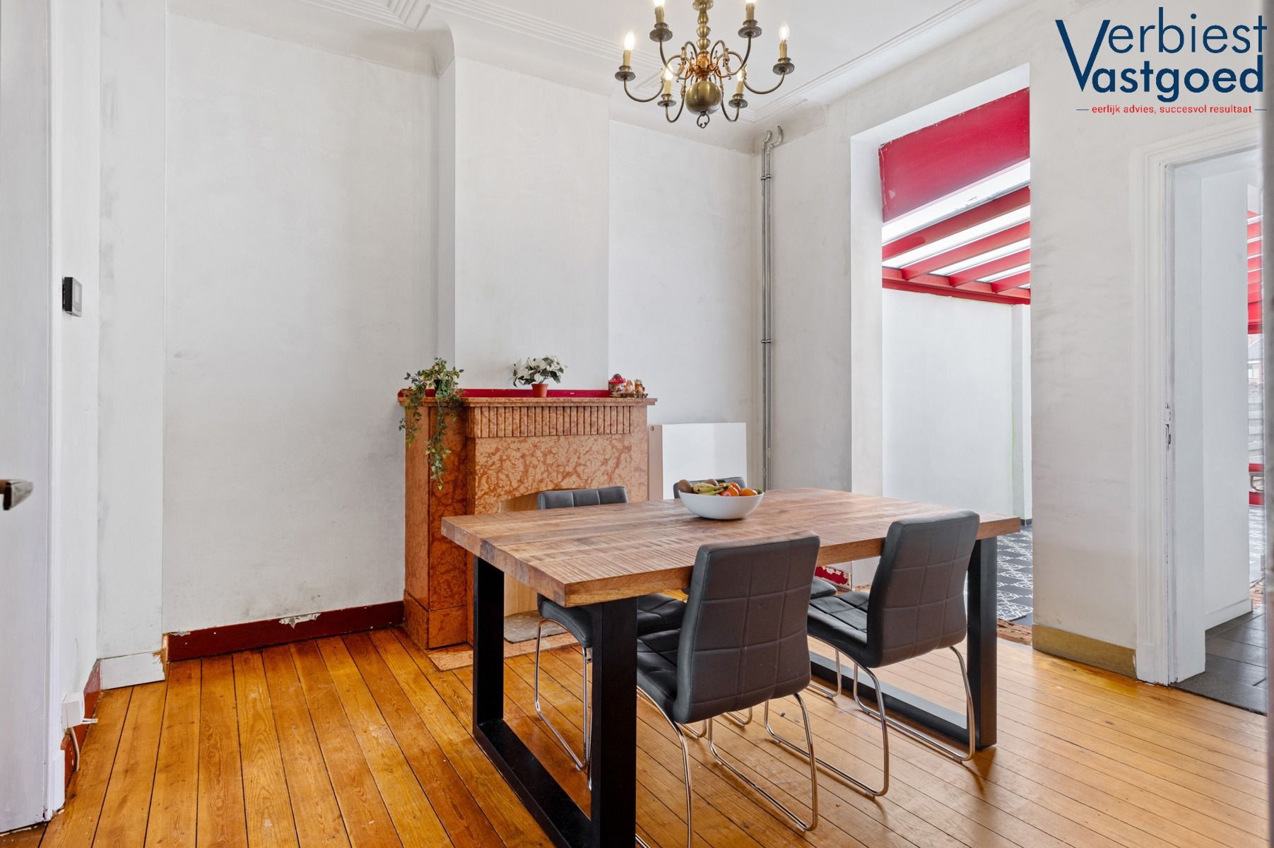 Charmante en Instapklare Woning met Unieke Tuin in Ekeren. foto 6