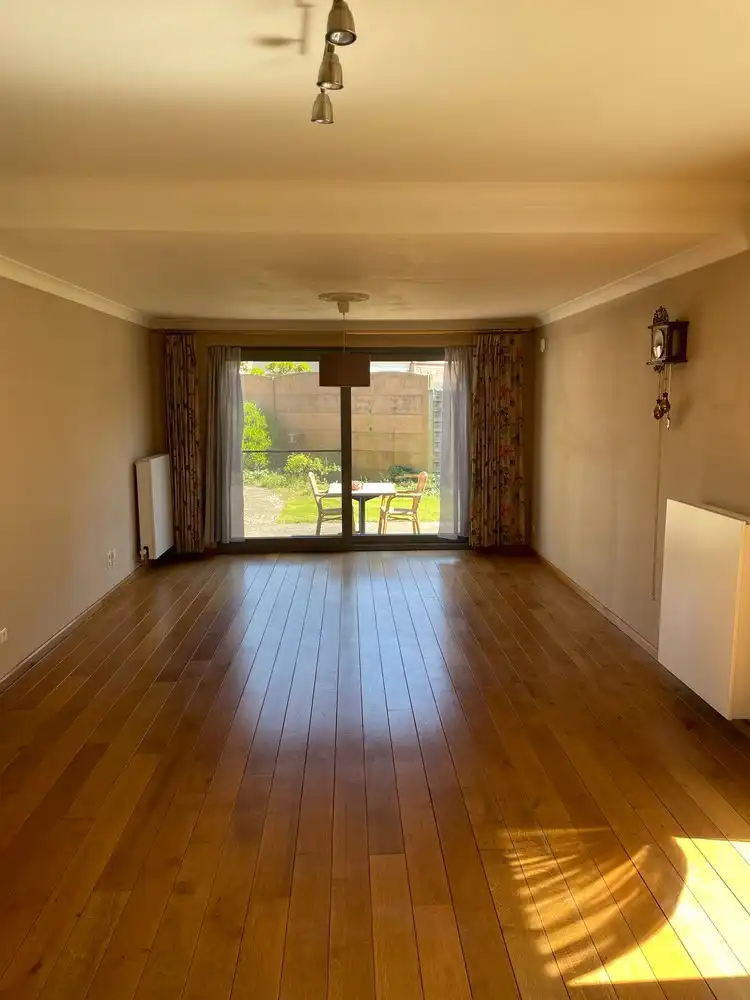 Gelijkvloers appartement met 2 slaapkamers + terras + tuin foto 3