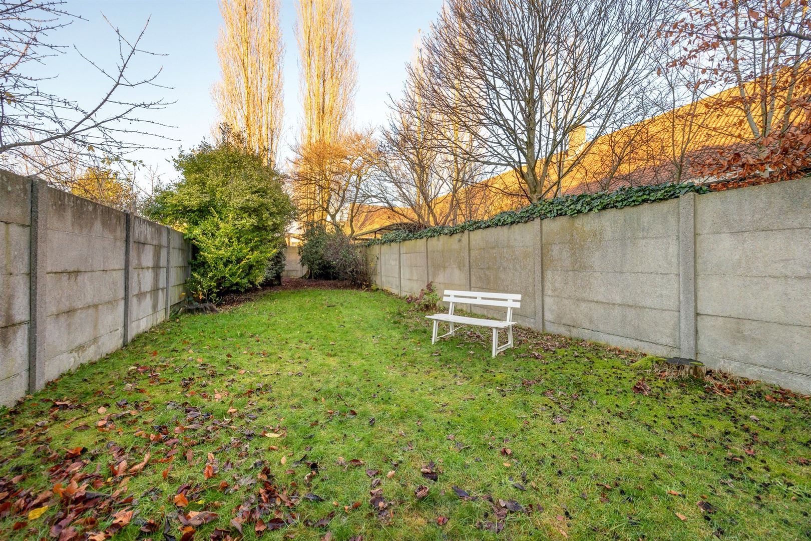 Centraal gelegen gezinswoning met grote inpandige garage en prachtige tuin foto 4