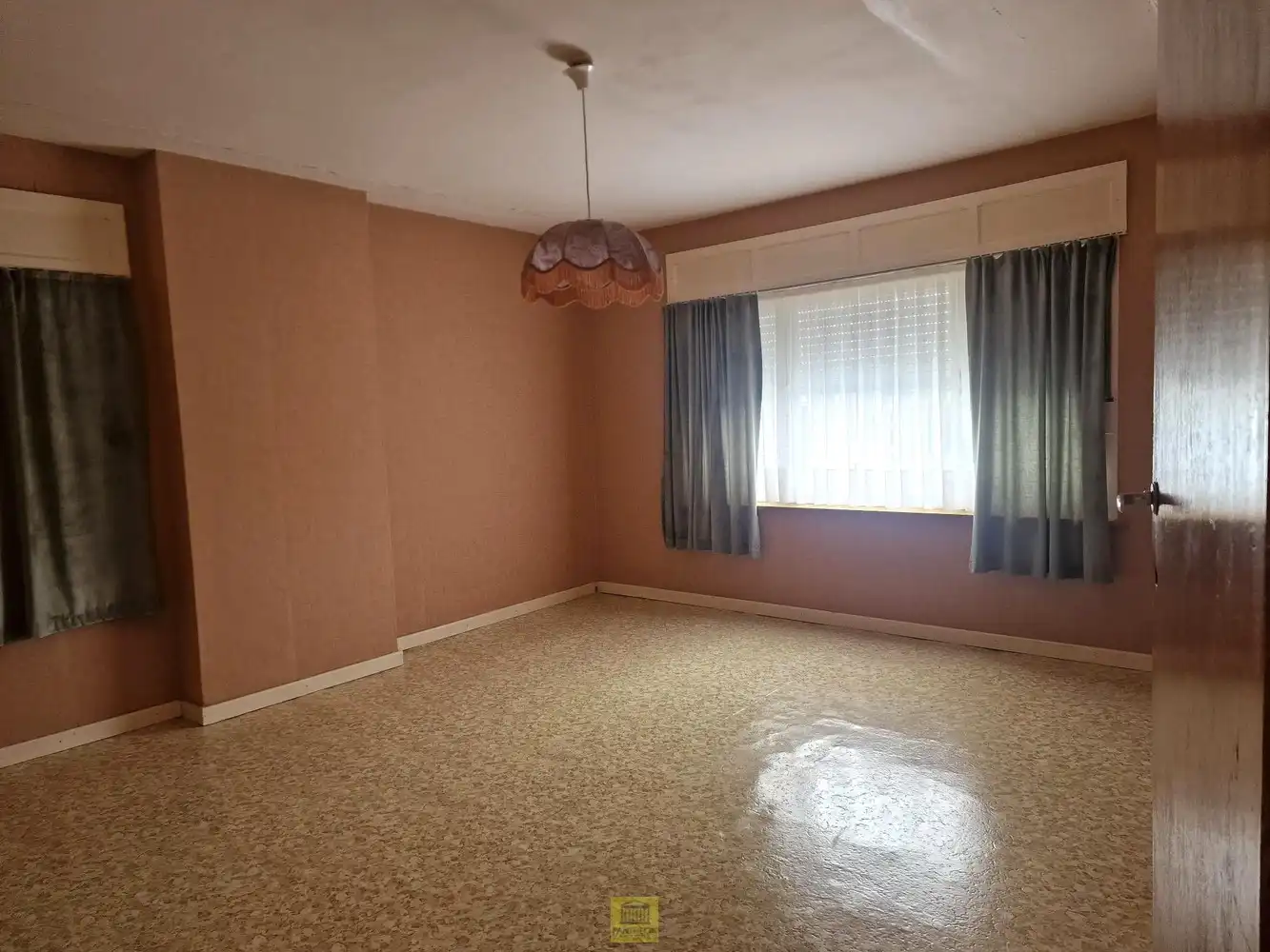 Gezinswoning met 4 slaapkamers, garage en ruime zolder (= extra kamers), rustig gelegen foto 14