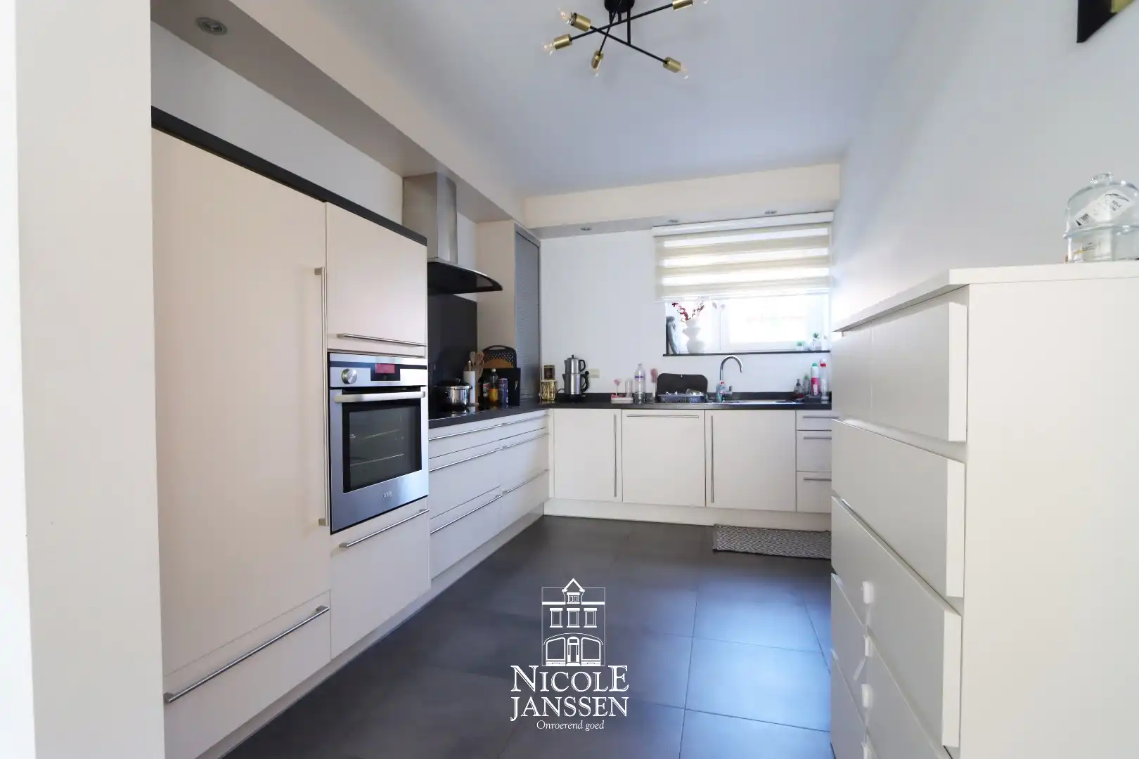 Instapklaar appartement met twee slaapkamers en overdekt terras foto 7