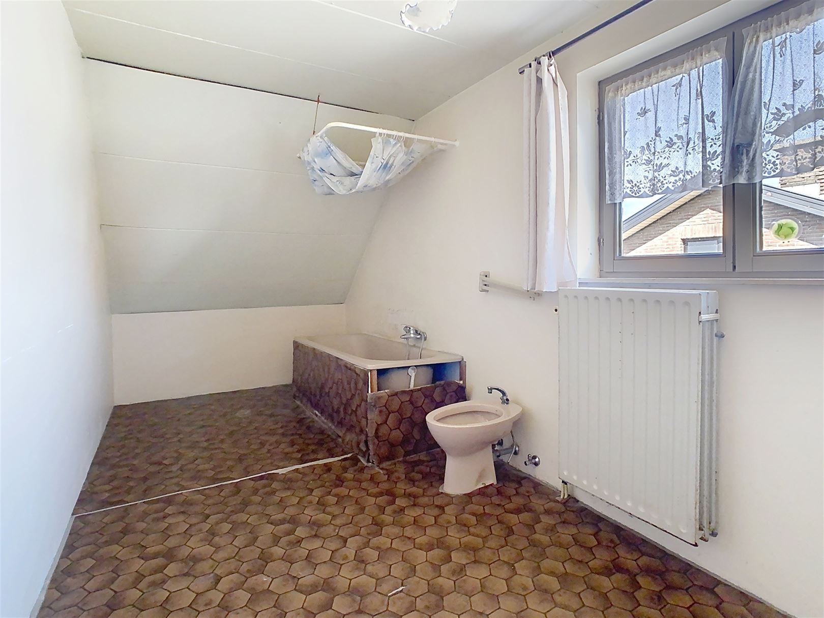 Ruime open bebouwing, 4 slpks, garage, tuin, 10a 54ca foto 24