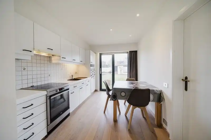 Starters woning met 2 slaapkamers garage en tuin te koop. foto 6