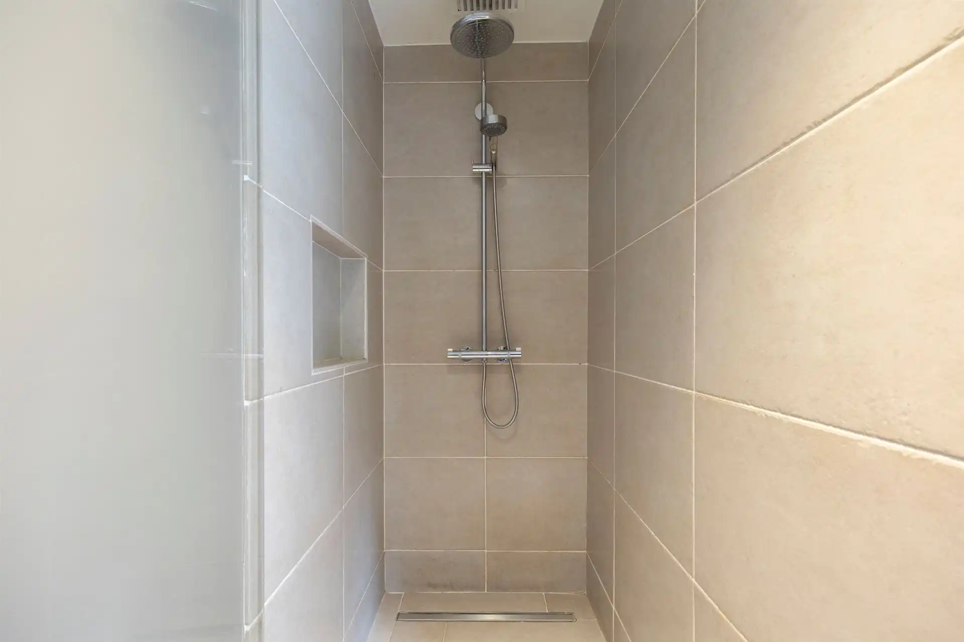 Instapklare woning met 3slpk's en bew. opp. van 220 m²! foto 22