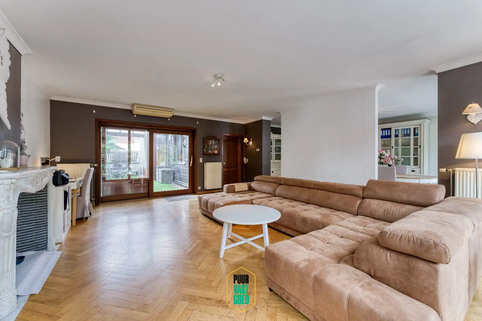 Riant appartement en studio boven grote handelsruimte  foto 23