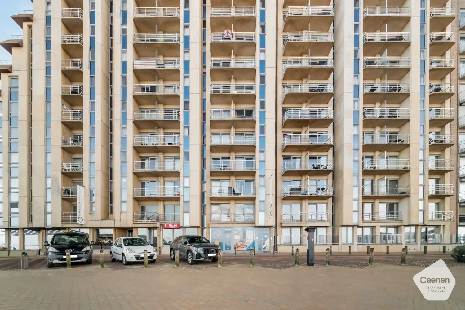 Instapklare studio met prachtig frontaal zicht op zee foto 13