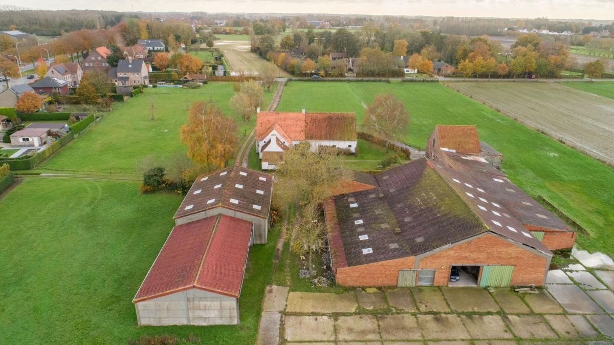 Exclusieve hoeve met vergunning voor volledige vernieuwbouw te koop te Maldegem foto 7