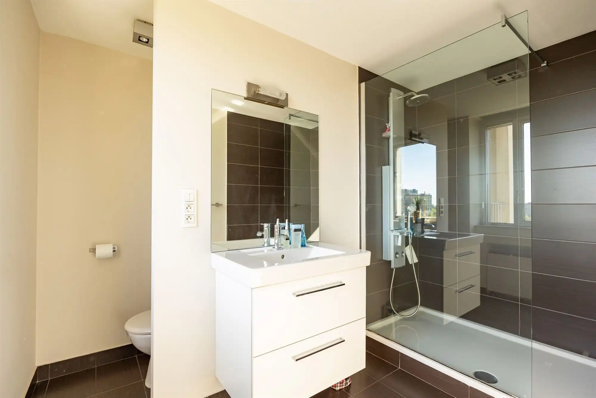 Drieslaapkamerappartement met uniek uitzicht! foto 17