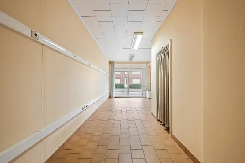 Zonnebeke-Passendale.&nbsp; Wonen en werken, grote verzorgde woning met > 5 slaapkamers en aparte >60m2 kantoorruimte / praktijk / hobbyruimte met aparte ingang. foto 22