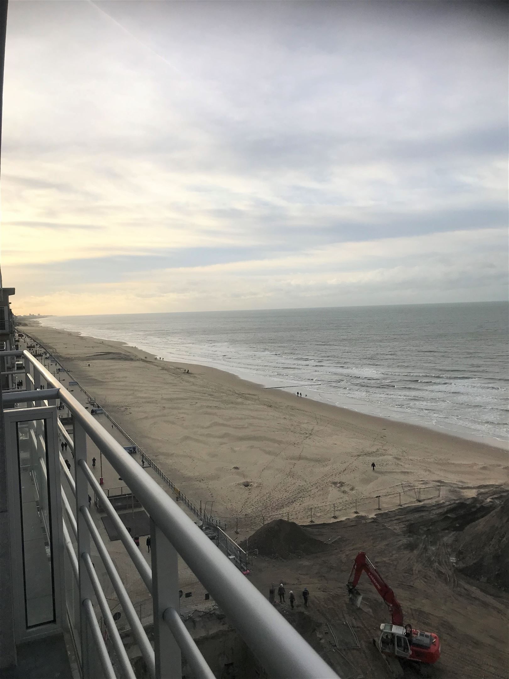 Ongemeubeld appartement met zeezicht foto 4
