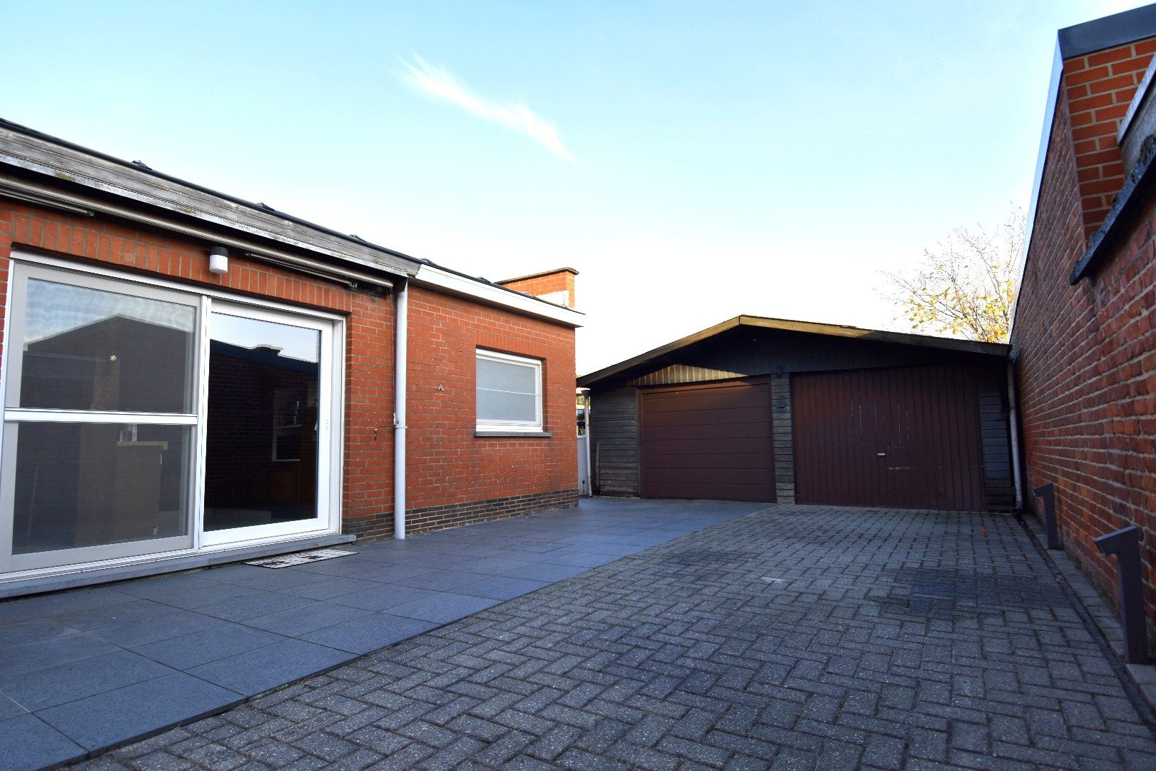 Charmante woning met 3 slaapkamers (mogelijkheid tot meer), dubbele garage en tuin te koop in Lendelede foto 12